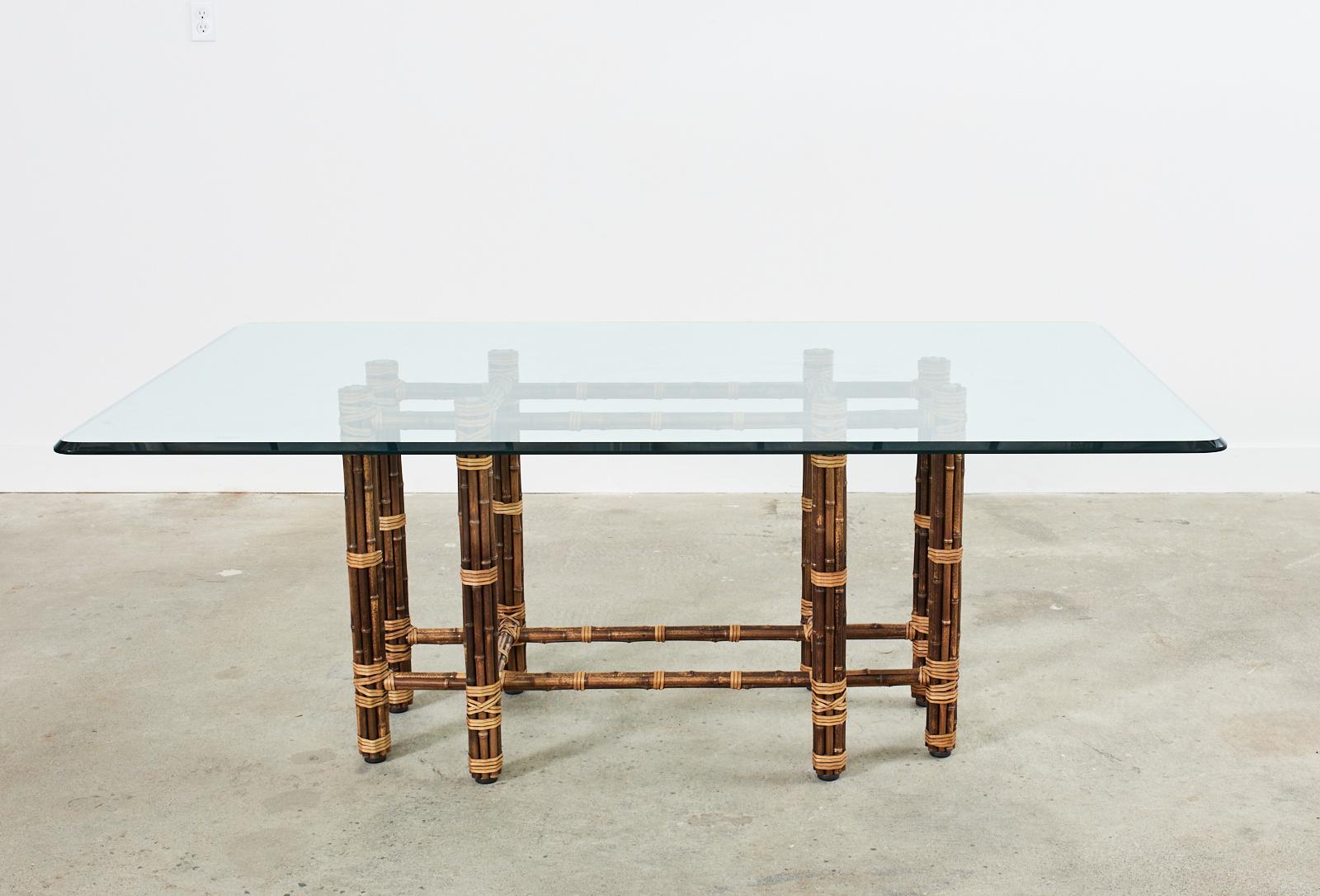 Biseauté Table de salle à manger rectangulaire en bambou organique et moderne McGuire en vente