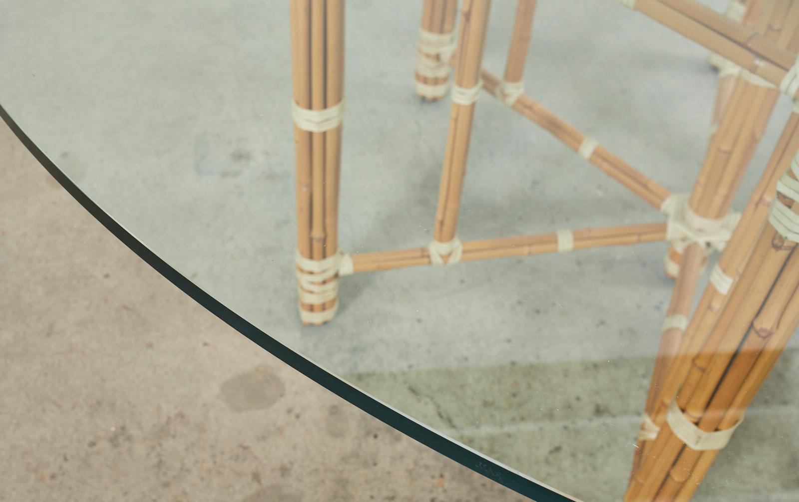 Table de salle à manger hexagonale McGuire en bambou blond organique et moderne en vente 7