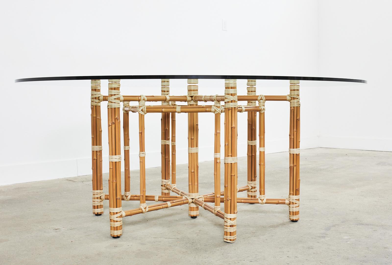 20ième siècle Table de salle à manger hexagonale McGuire en bambou blond organique et moderne en vente