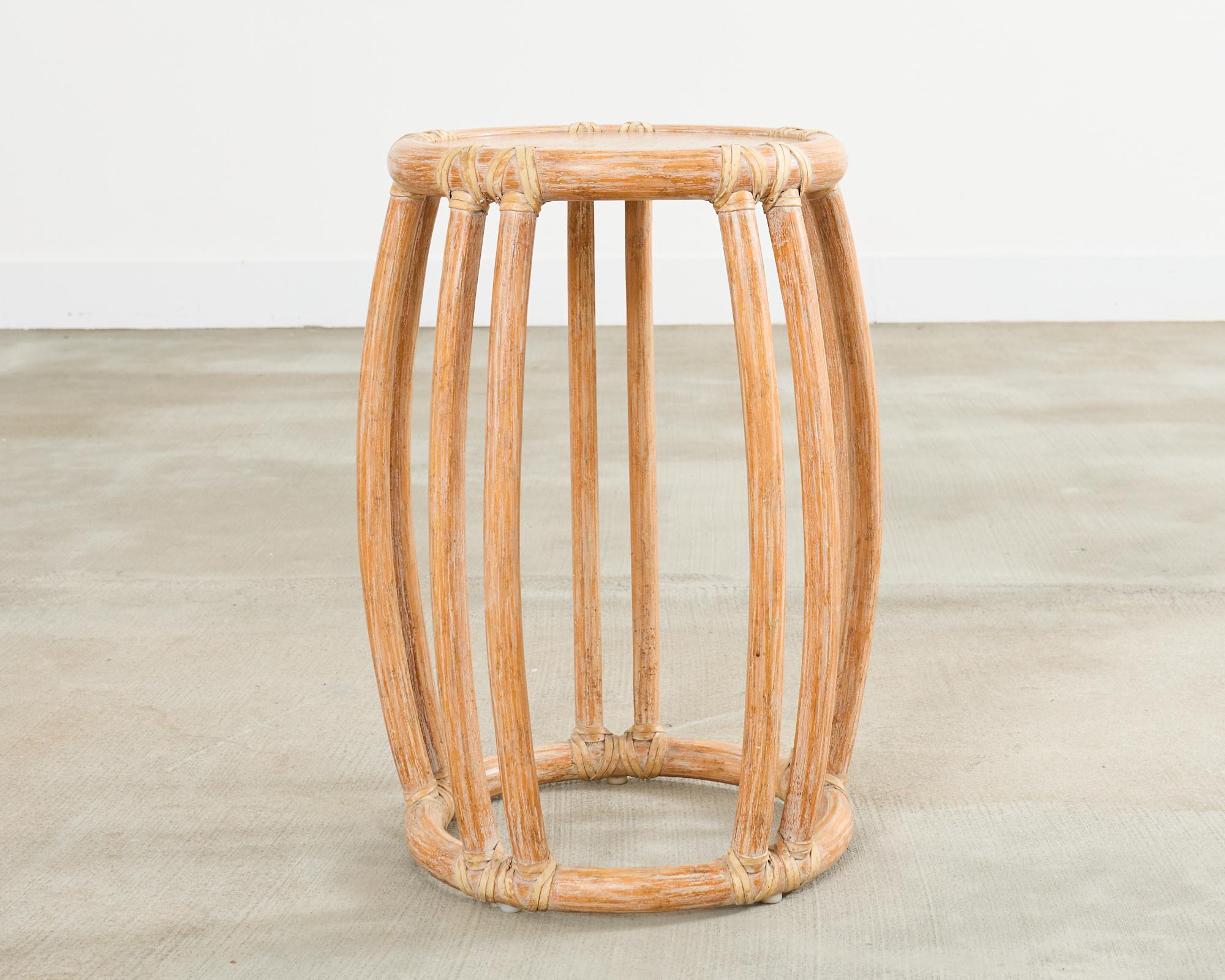 Organique The Modern Modernity Drum Drink Table en rotin cérusé en vente