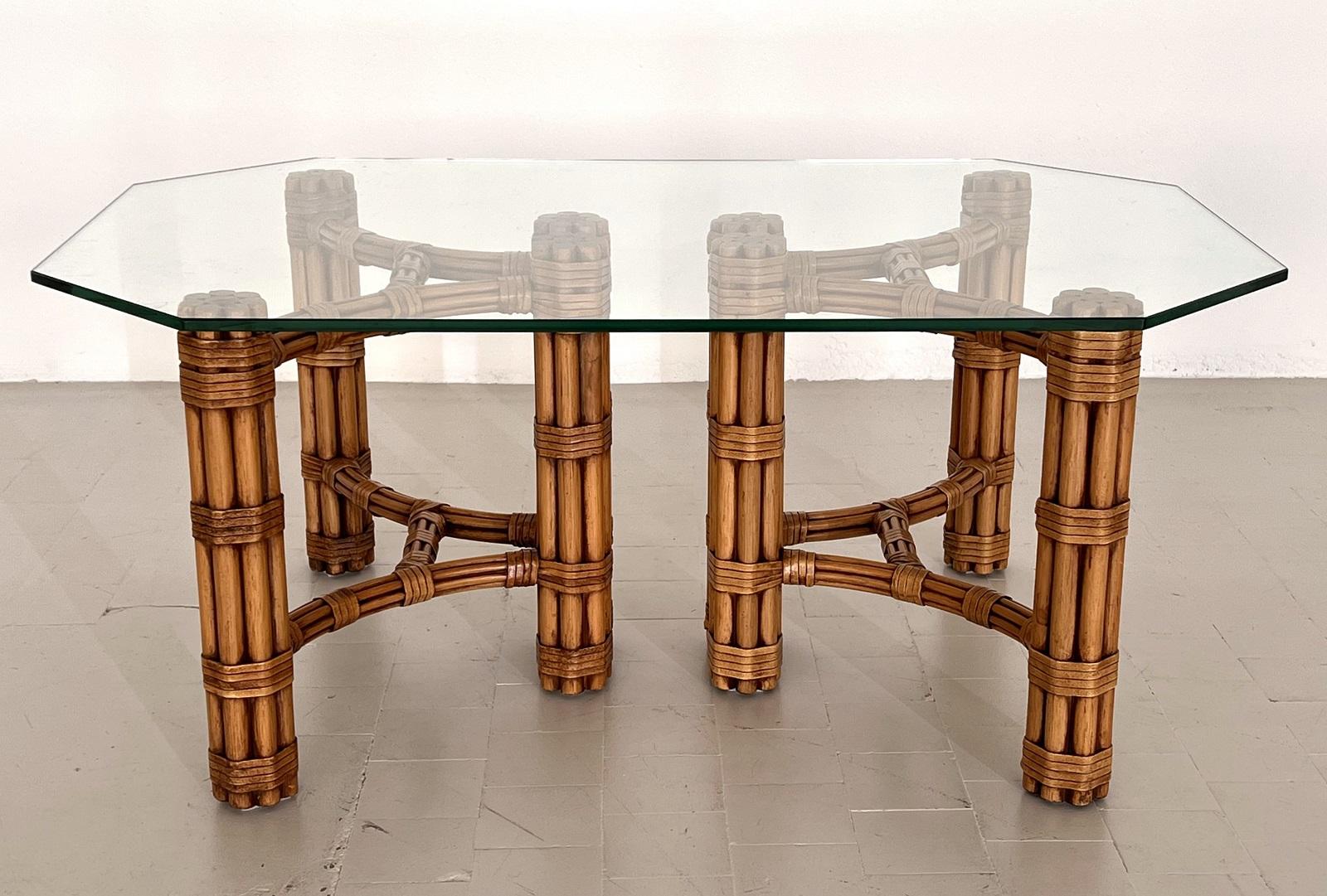 Table basse ou table d'appoint moderne et organique McGuire en bambou avec sangle en cuir en vente 1