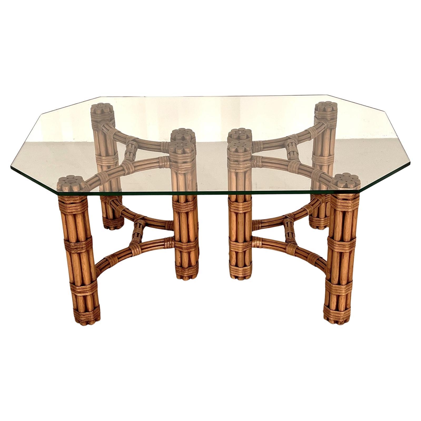 Table basse ou table d'appoint moderne et organique McGuire en bambou avec sangle en cuir en vente