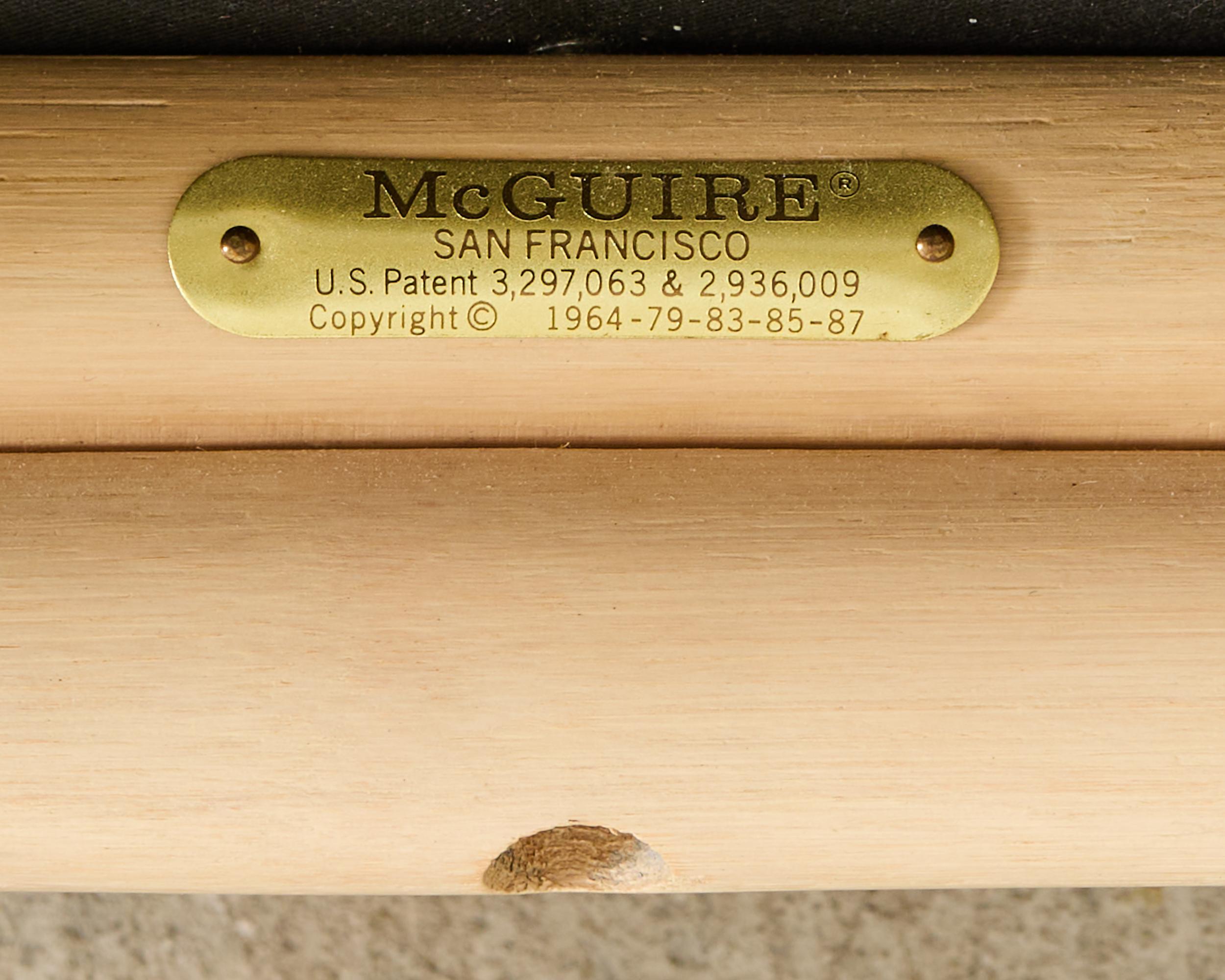 McGuire Banco moderno orgánico de ratán lacado con reposapiés Cuero en venta