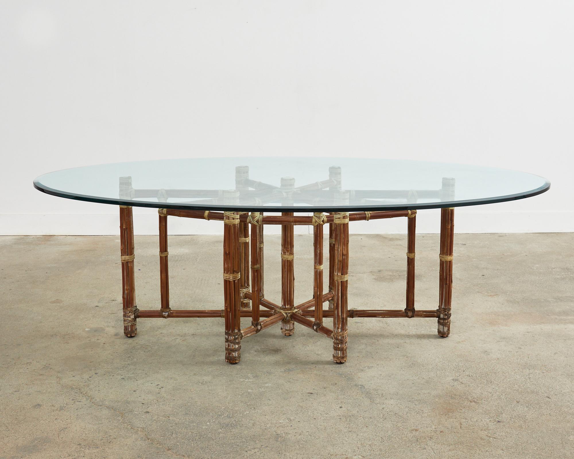 Américain Table de salle à manger ovale organique et moderne McGuire en rotin et bambou en vente