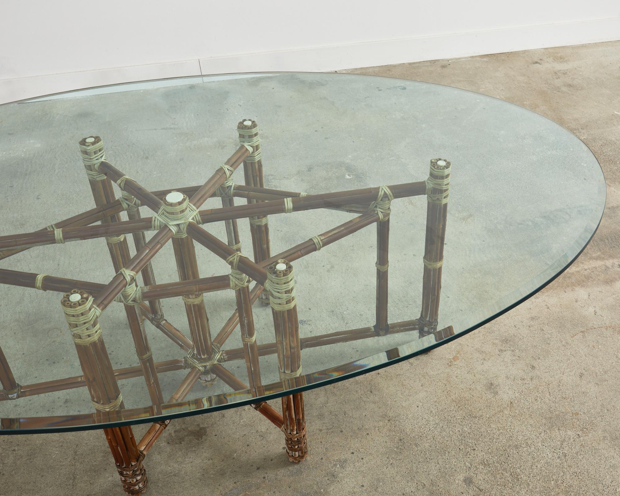 Table de salle à manger ovale organique et moderne McGuire en rotin et bambou Abîmé - En vente à Rio Vista, CA
