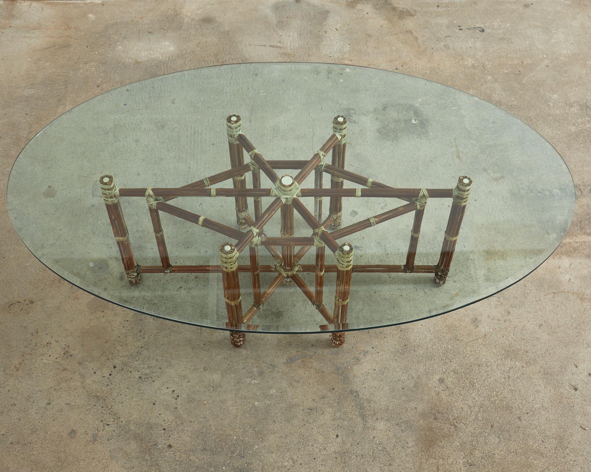 20ième siècle Table de salle à manger ovale organique et moderne McGuire en rotin et bambou en vente