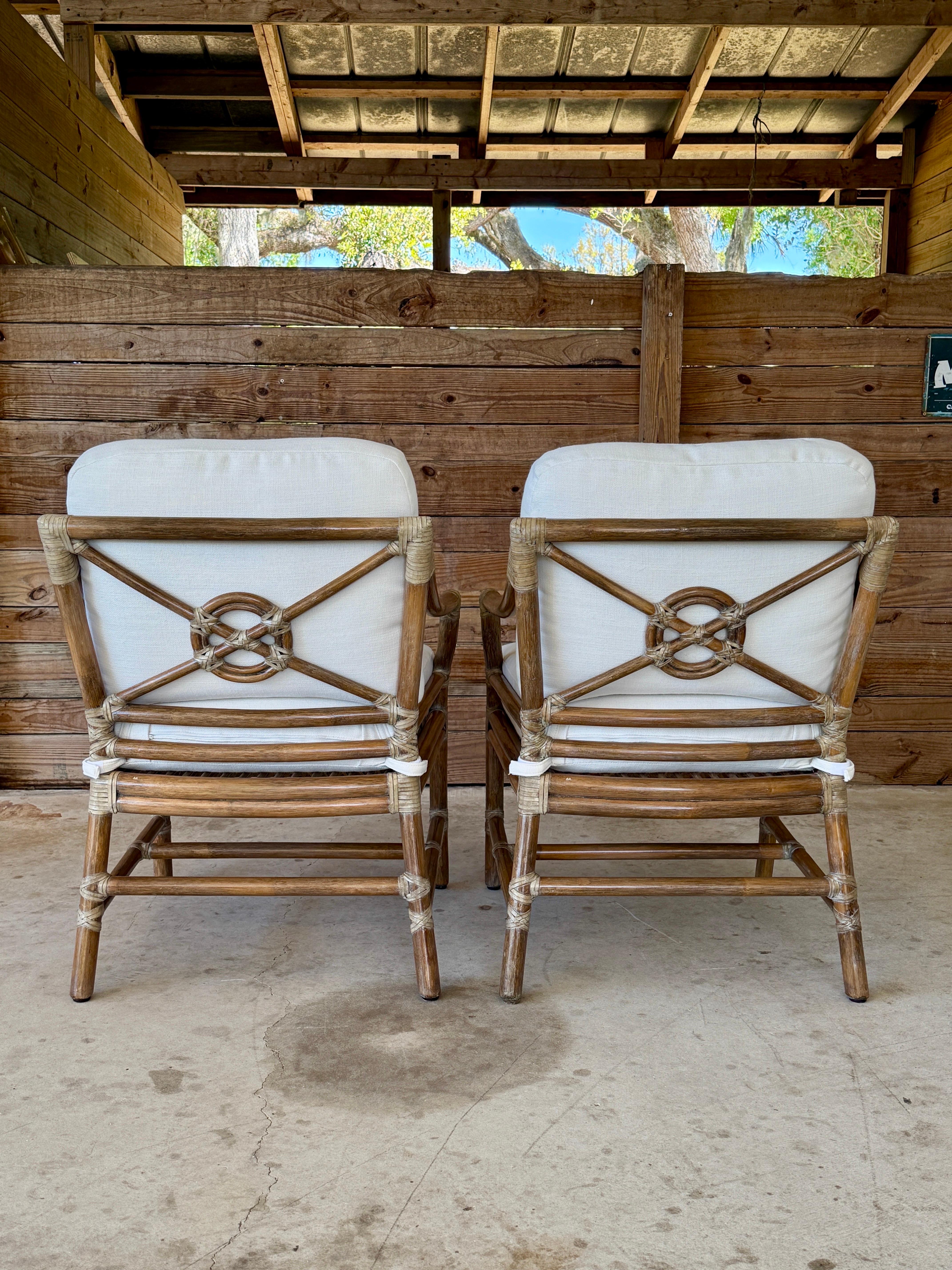 Americano McGuire - Sedie da salotto imbottite su misura in rattan organico moderno - Coppia in vendita
