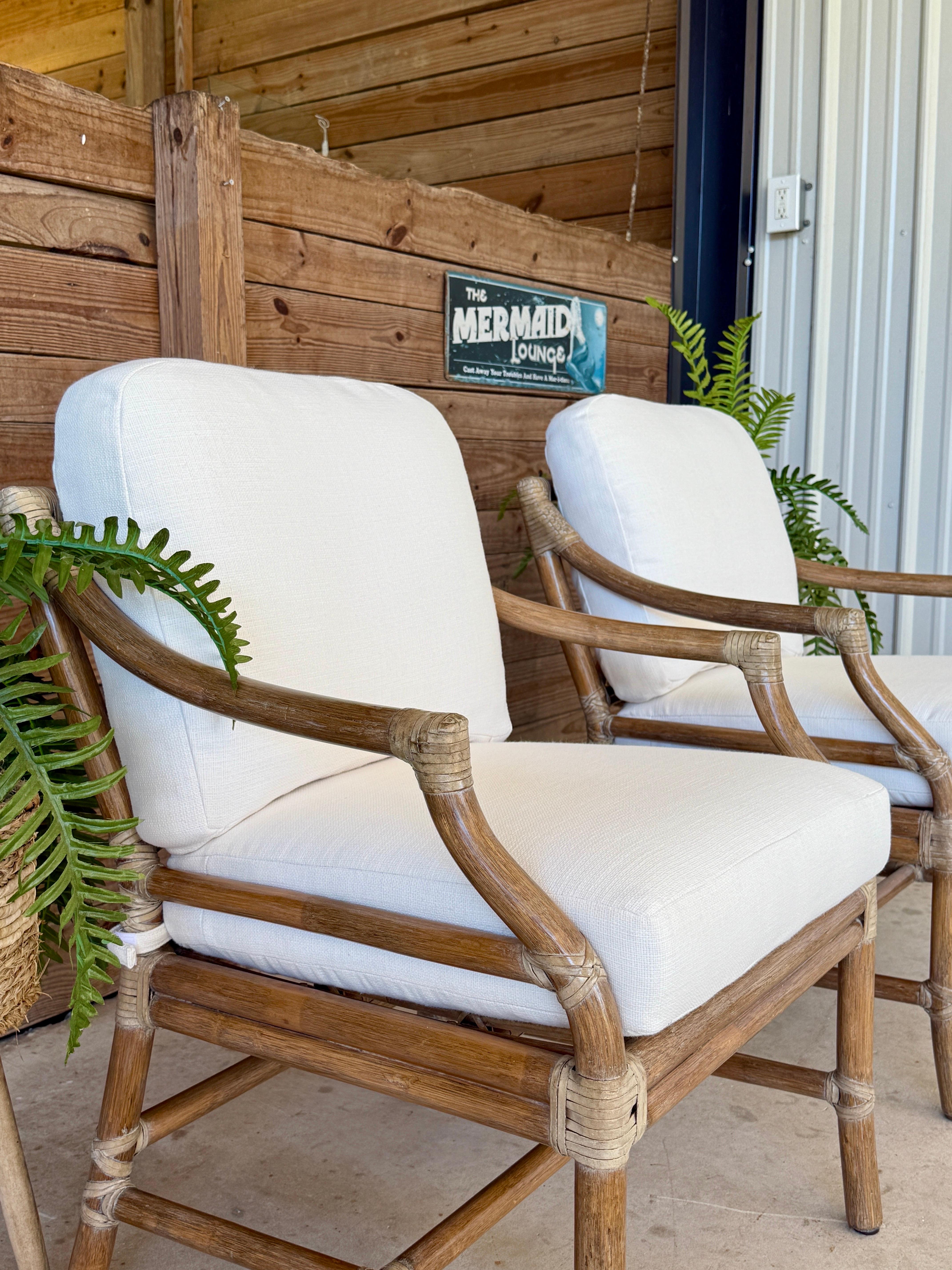 McGuire - Sedie da salotto imbottite su misura in rattan organico moderno - Coppia In condizioni buone in vendita a North Fort Myers, FL