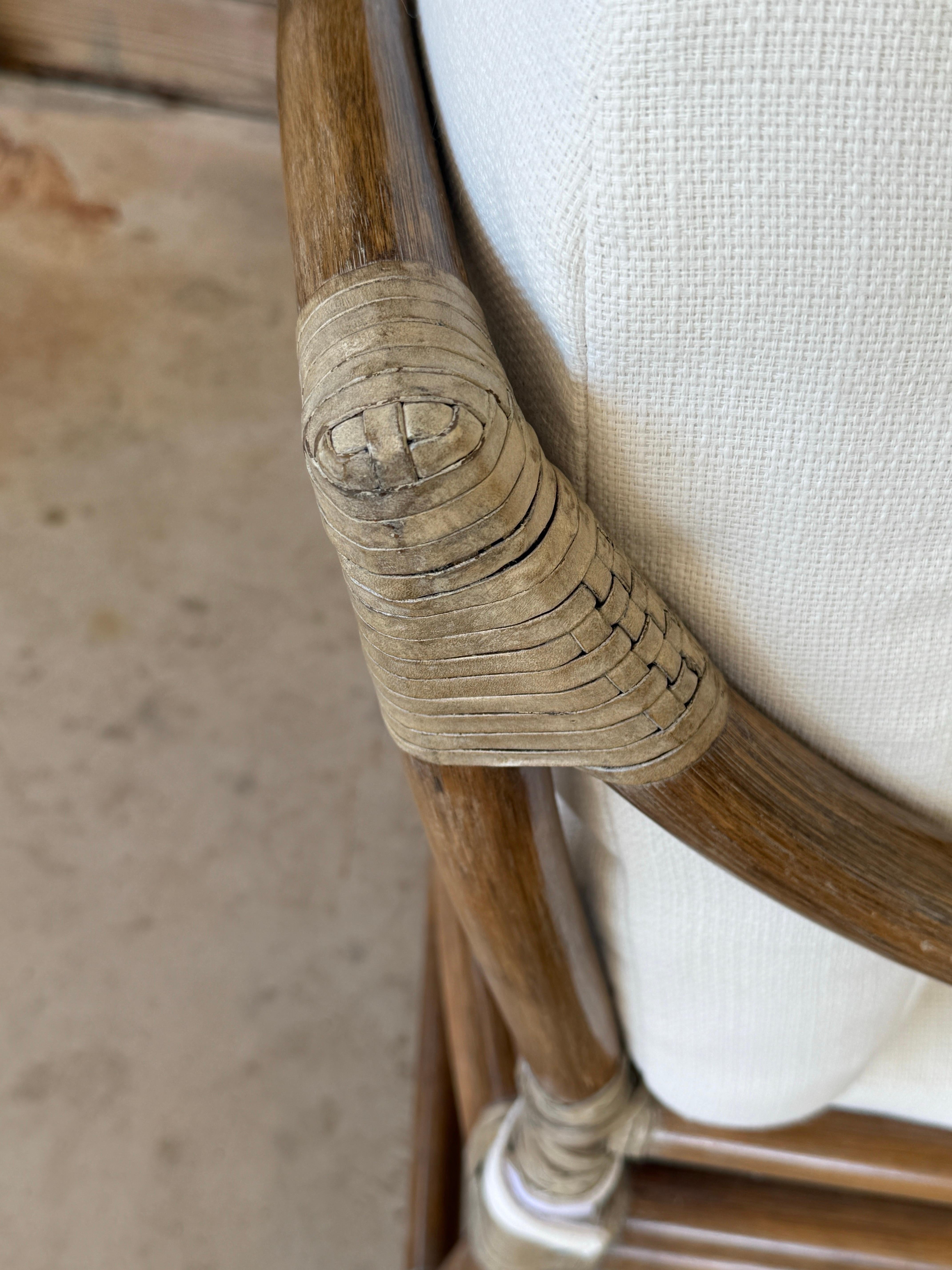 McGuire - Sedie da salotto imbottite su misura in rattan organico moderno - Coppia in vendita 1