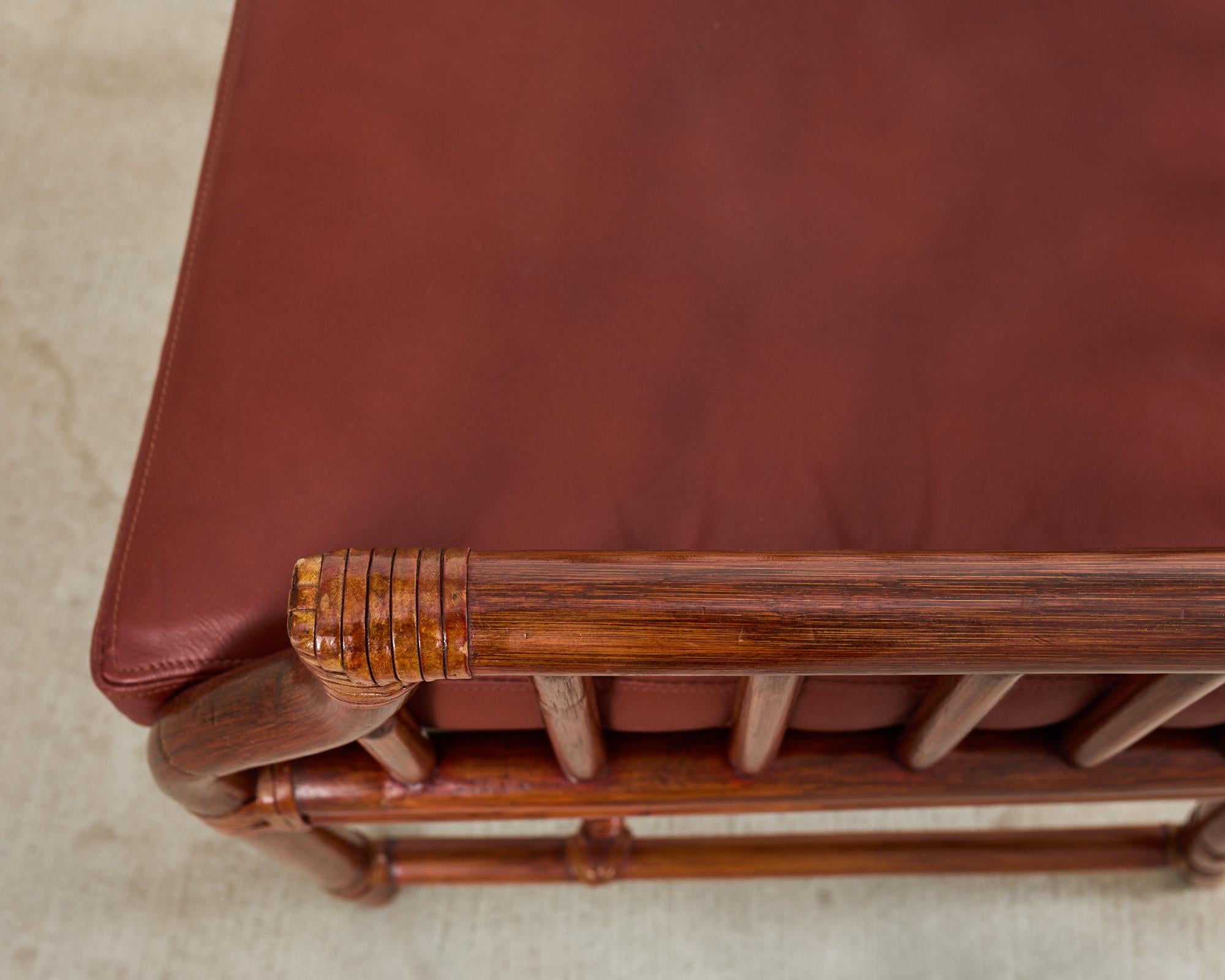 McGuire Sillón moderno orgánico de ratán y piel para biblioteca en venta 7