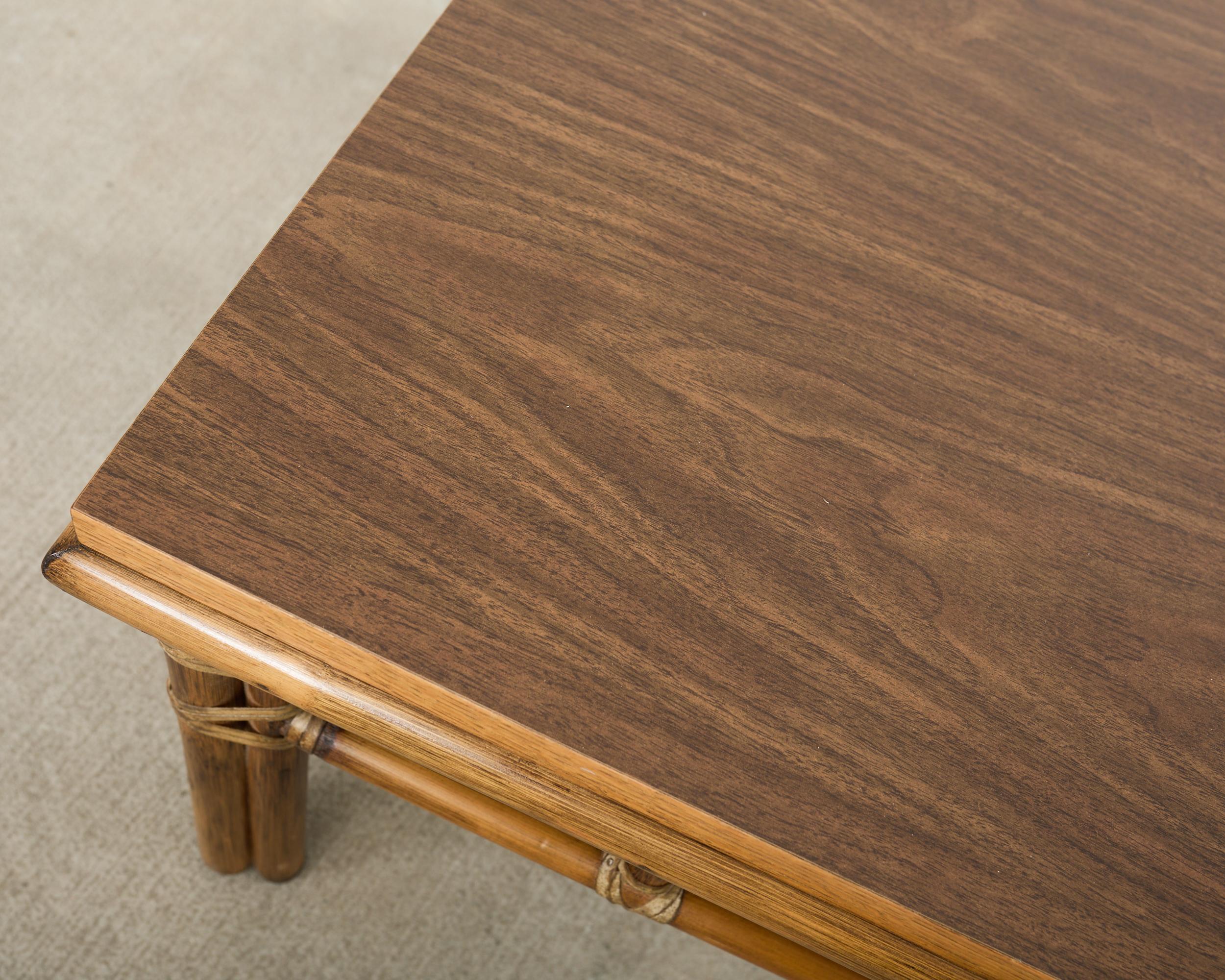 20ième siècle McGuire Organic Table basse cocktail moderne en rotin Oak Oak en vente