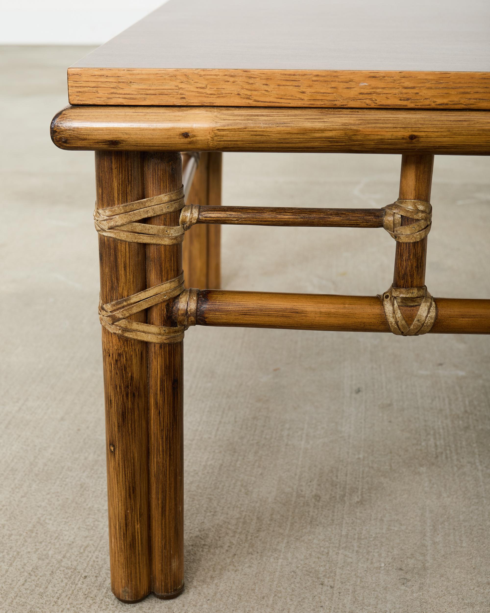 Cuir McGuire Organic Table basse cocktail moderne en rotin Oak Oak en vente