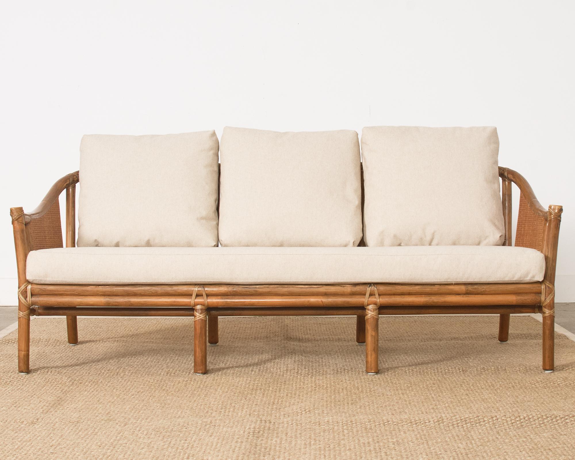 McGuire Organisches modernes Rattan-Sofa-Sessel Raffia (Organische Moderne) im Angebot