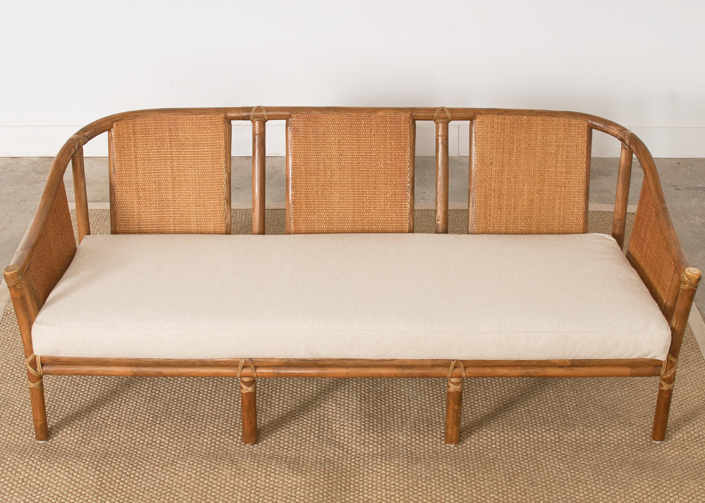 McGuire Organisches modernes Rattan-Sofa-Sessel Raffia (Handgefertigt) im Angebot