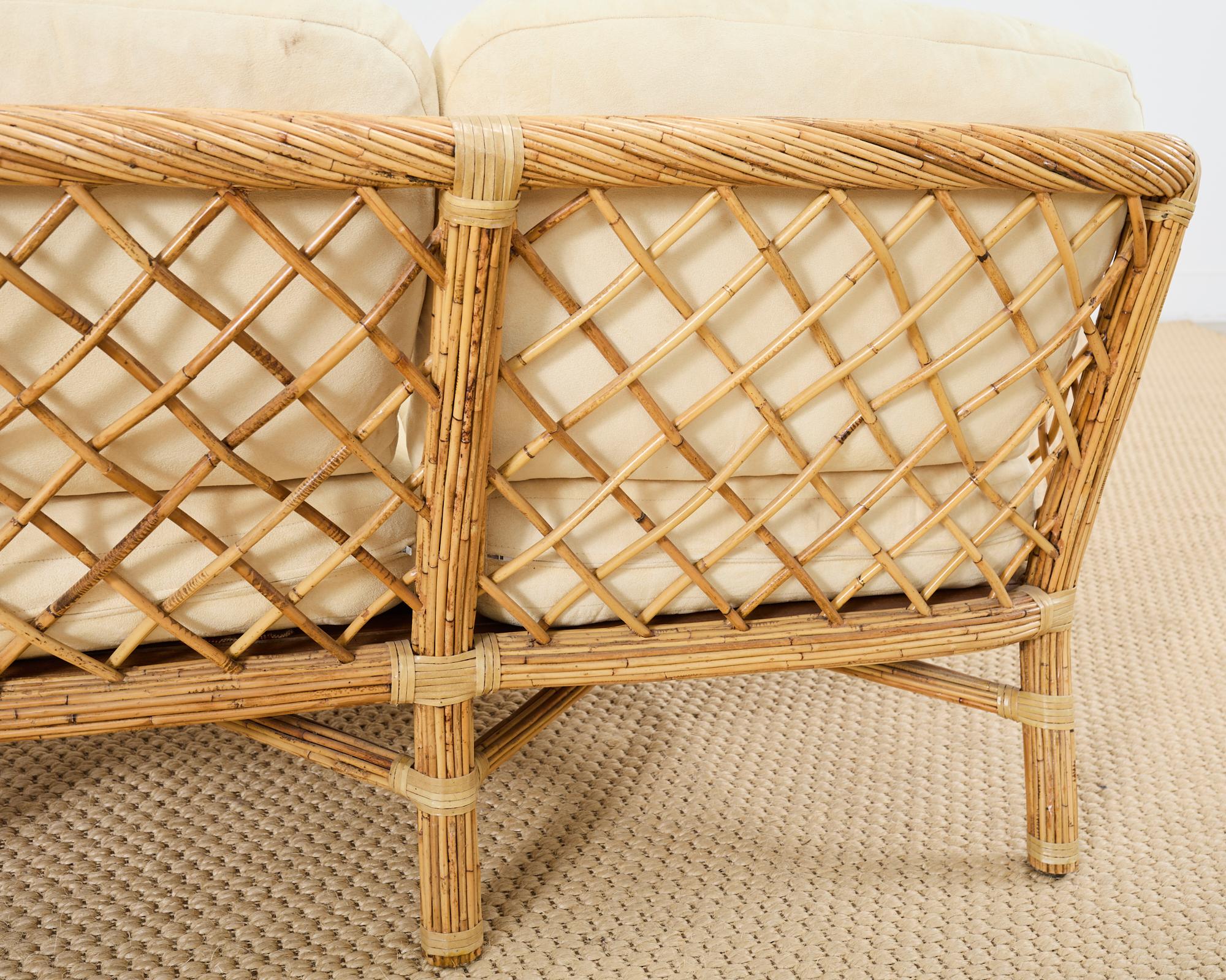 McGuire Sofá Settee de ratán moderno orgánico de caña de lápiz en venta 11