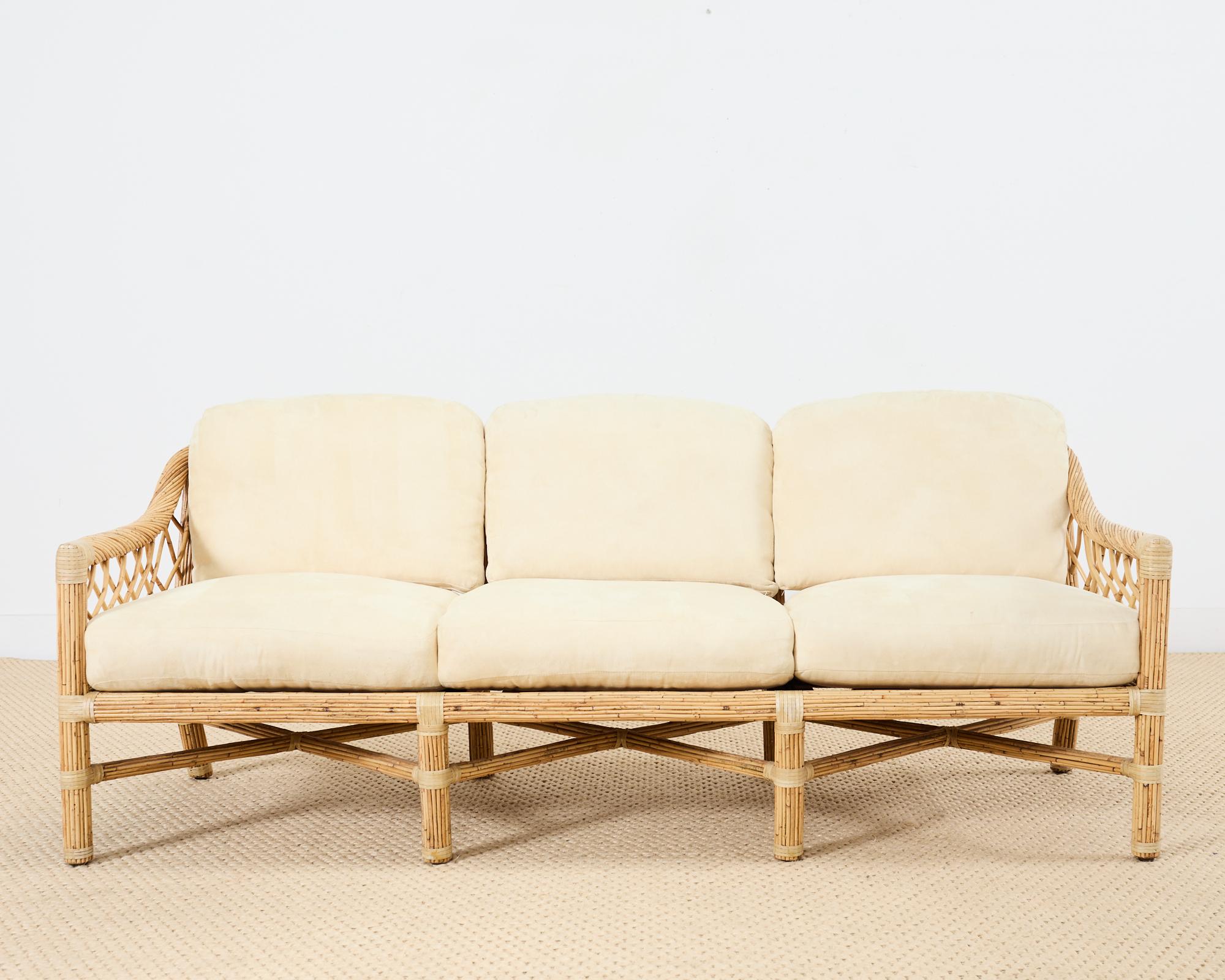 McGuire Sofá Settee de ratán moderno orgánico de caña de lápiz Moderno orgánico en venta