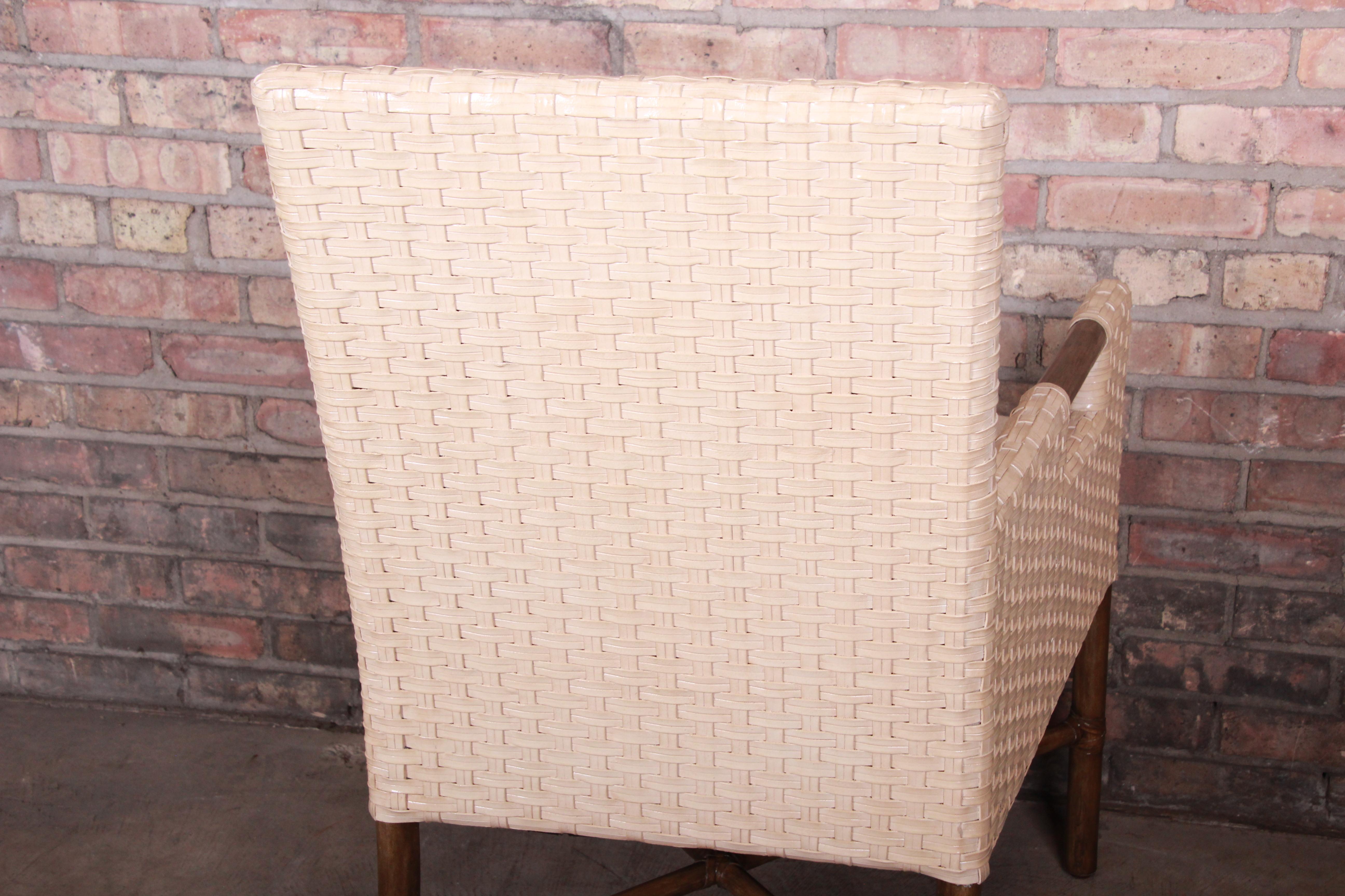 Chaise de salon McGuire moderne et naturelle en rotin de bambou tressé et bois massif en vente 4