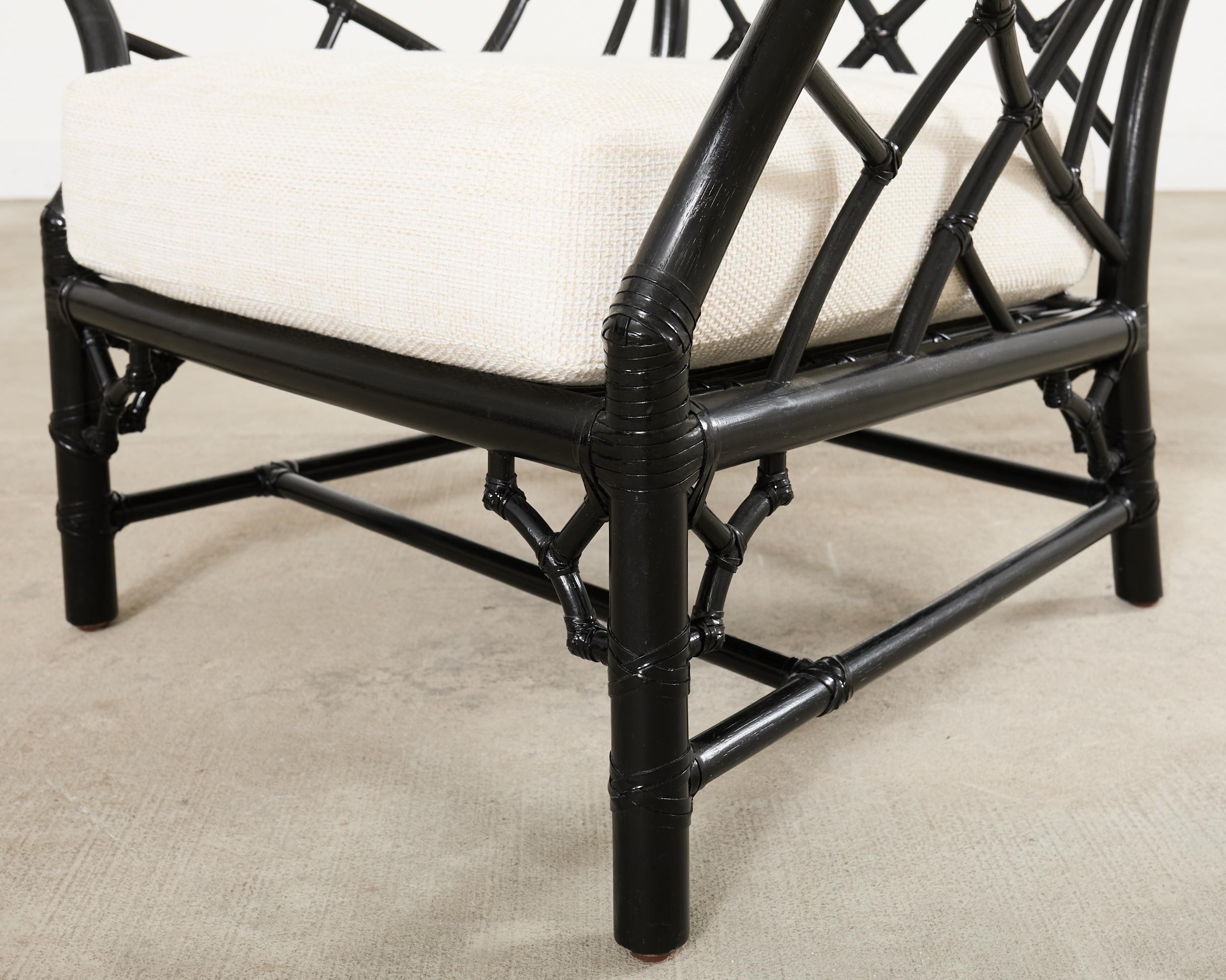 McGuire Rattan Chinese Chippendale Lackierter Loungesessel im Angebot 5