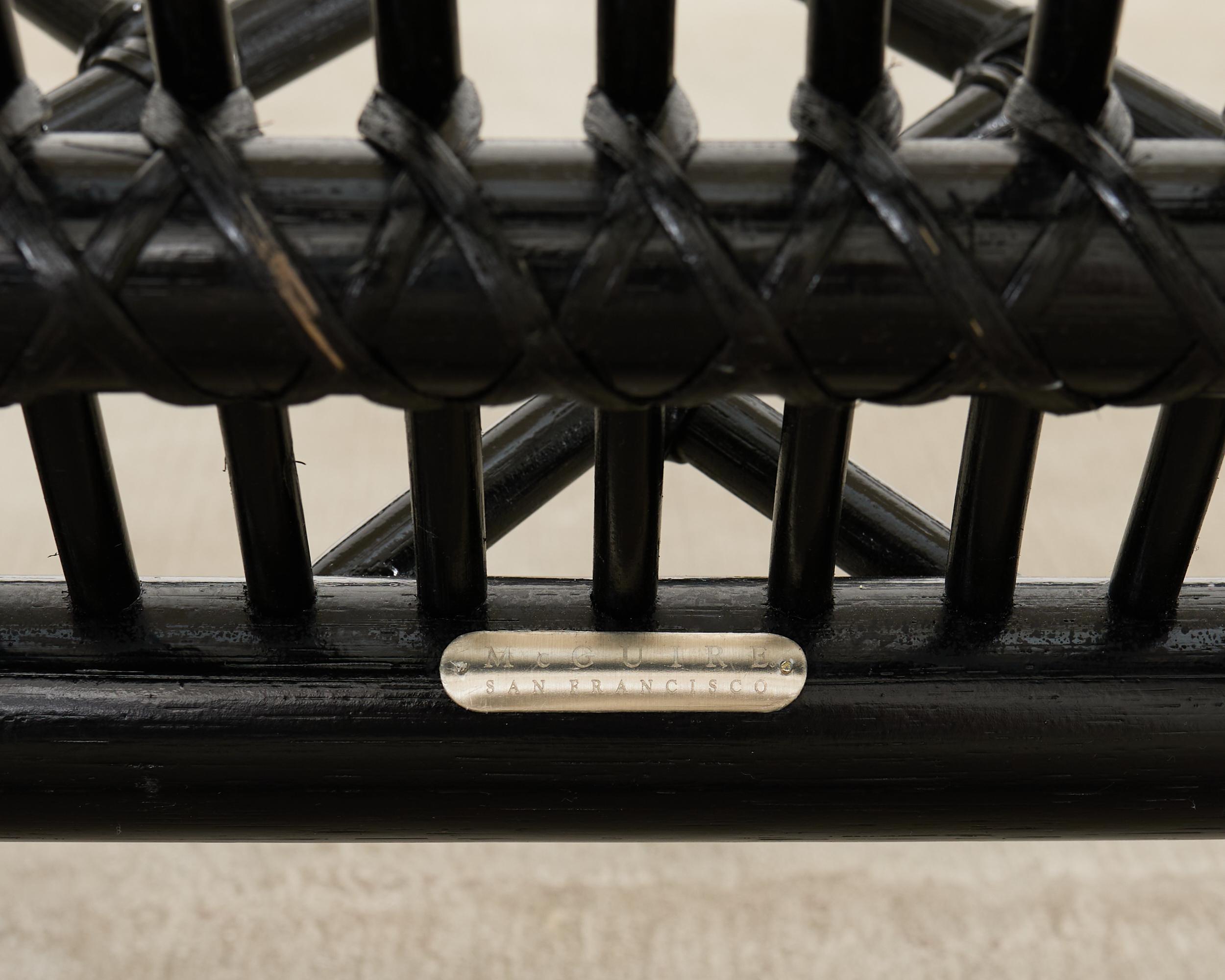 McGuire Rattan Chinese Chippendale Lackierter Loungesessel im Angebot 12