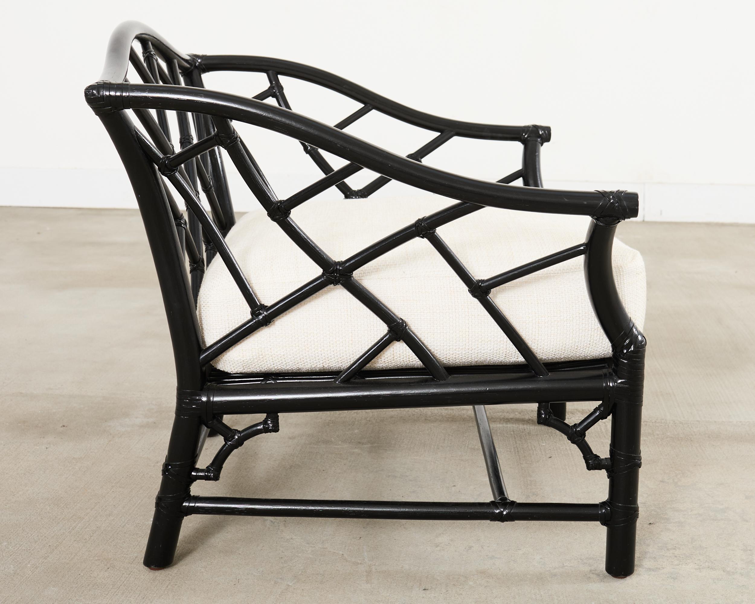 McGuire Rattan Chinese Chippendale Lackierter Loungesessel (Leder) im Angebot