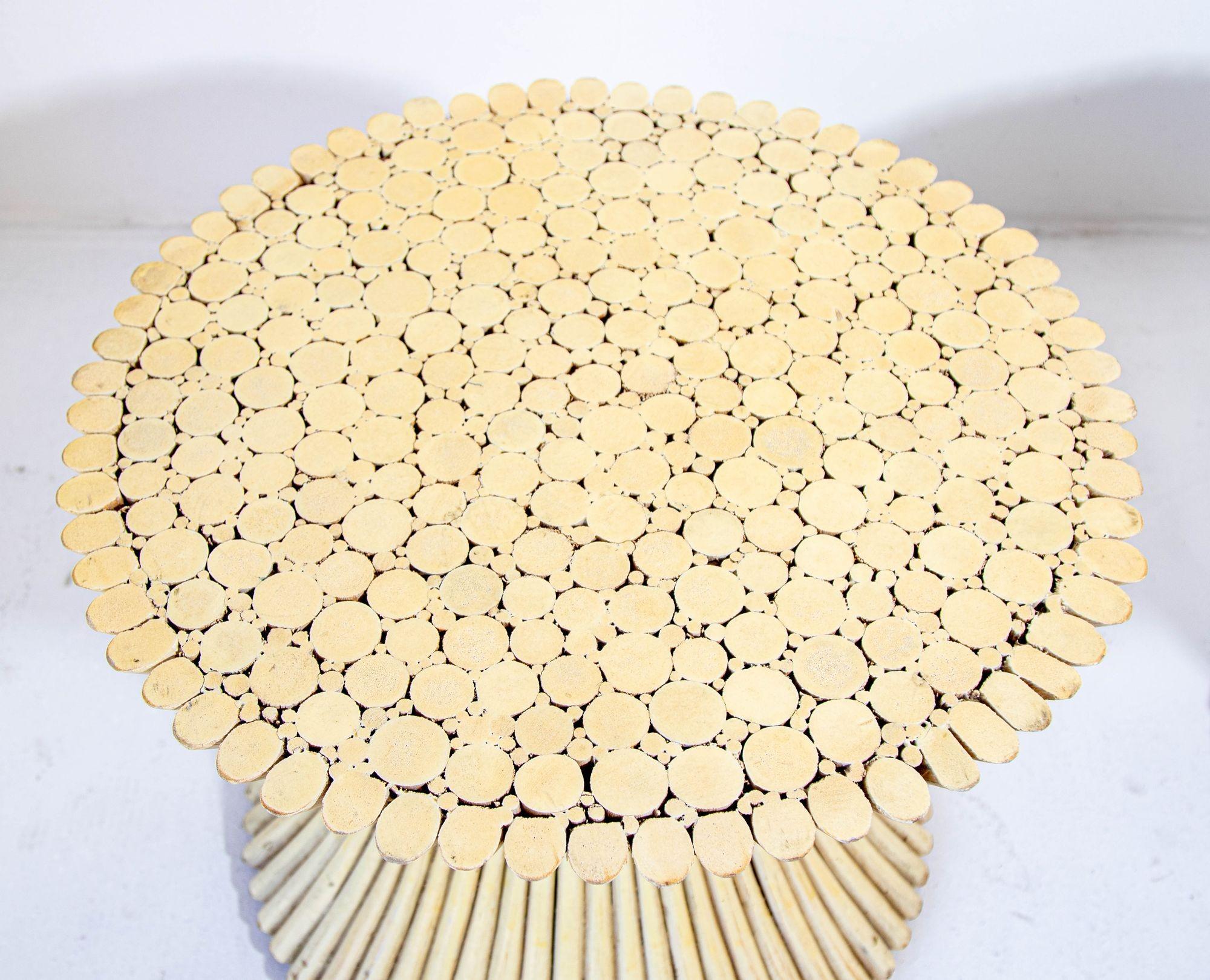Organique Paire de tables d'appoint rondes en bambou « Sheaf of Wheat » Mcguire des années 1970 en vente