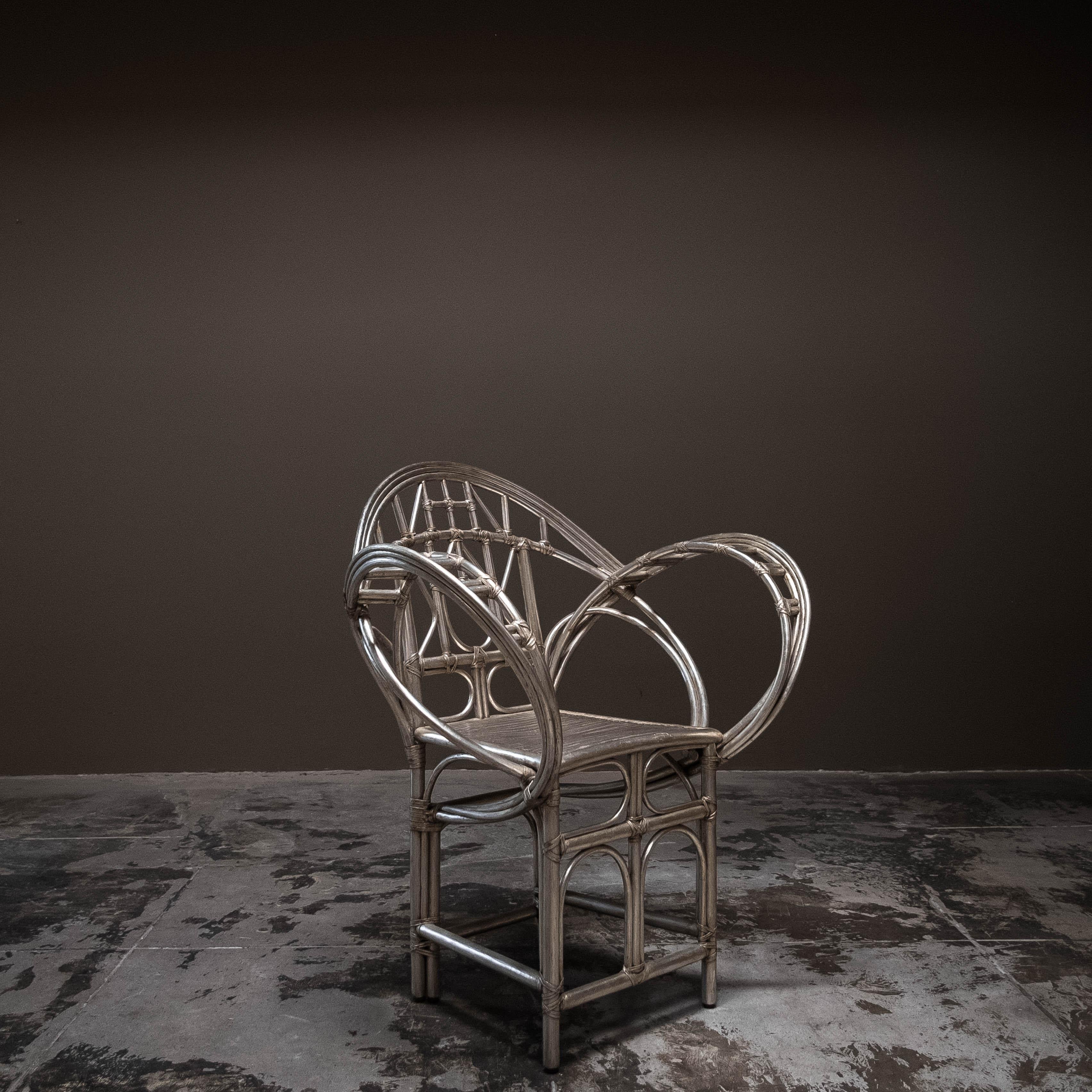 Mid-Century moderno Poltrona McGuire a farfalla in foglia d'argento di Edward Tuttle in vendita