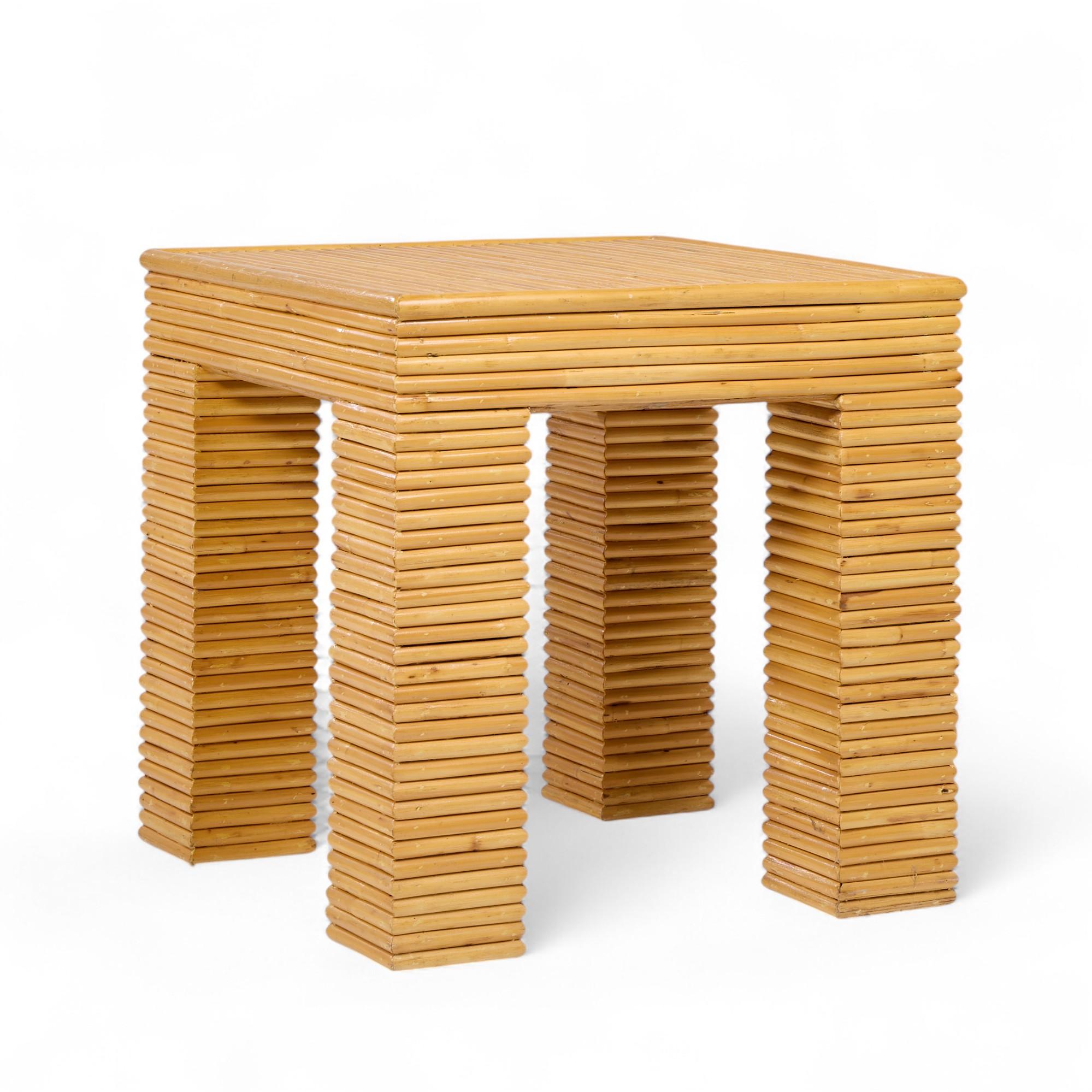 20ième siècle Tables d'appoint en rotin style McGuire Mid Century - Paire en vente