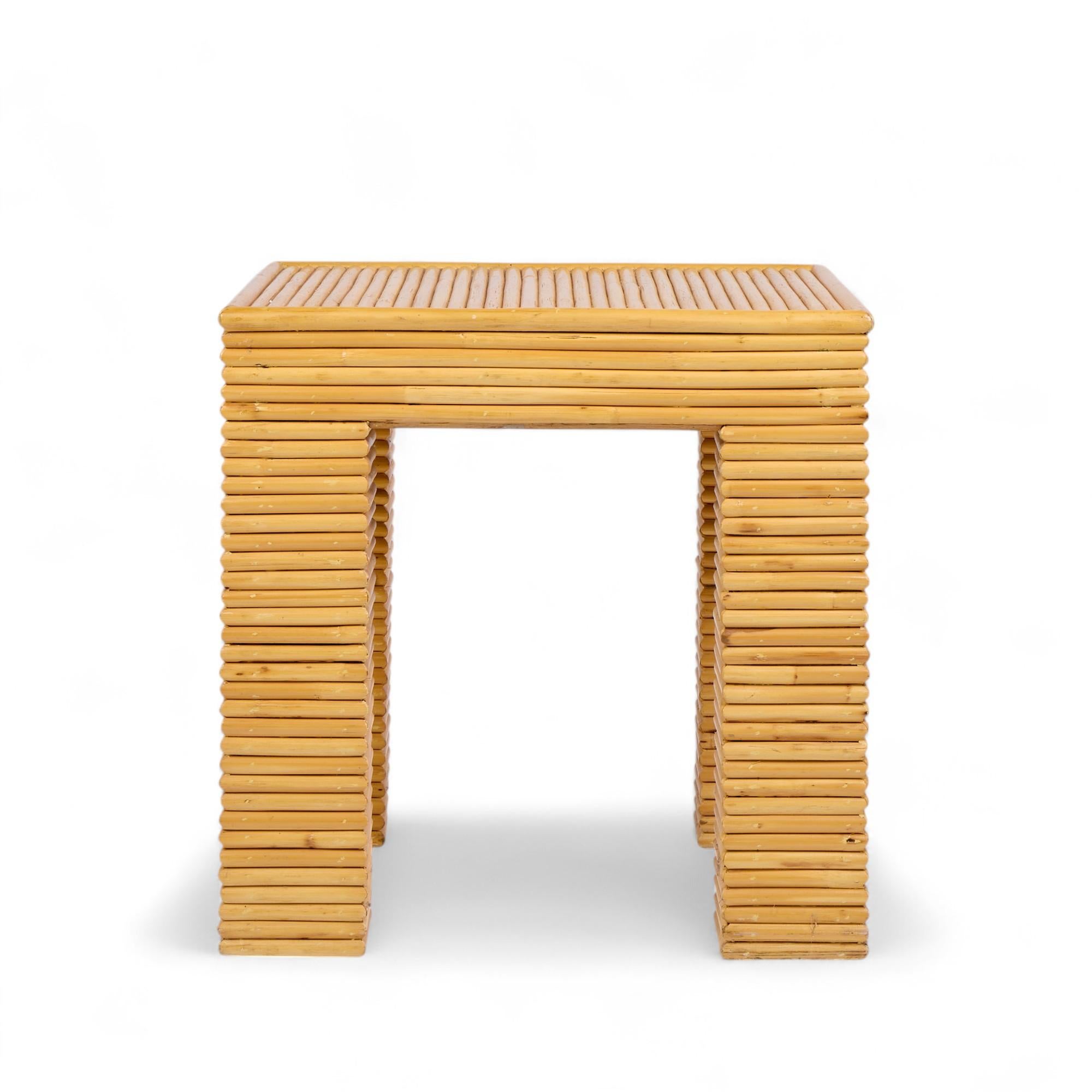Rotin Tables d'appoint en rotin style McGuire Mid Century - Paire en vente