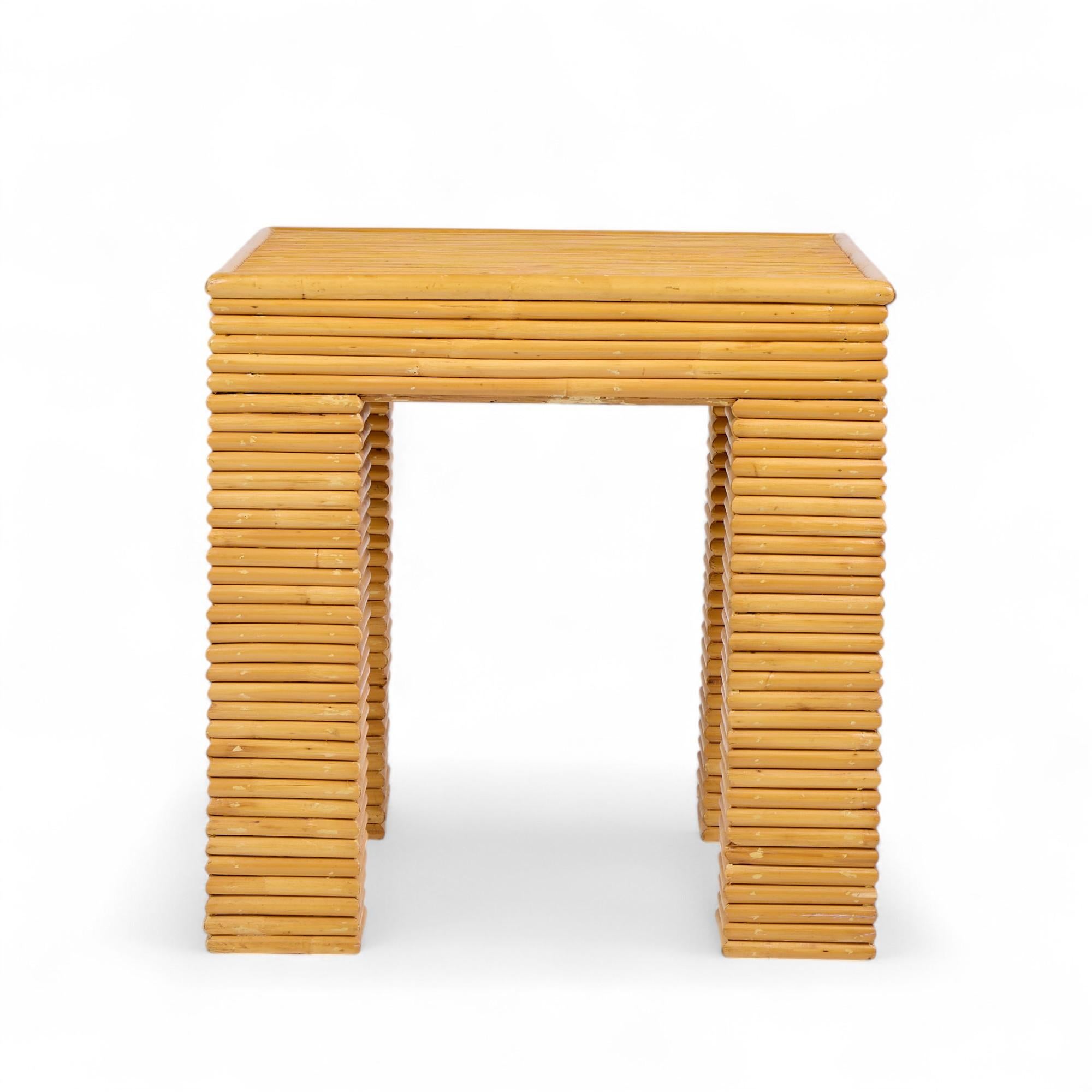 Tables d'appoint en rotin style McGuire Mid Century - Paire en vente 1