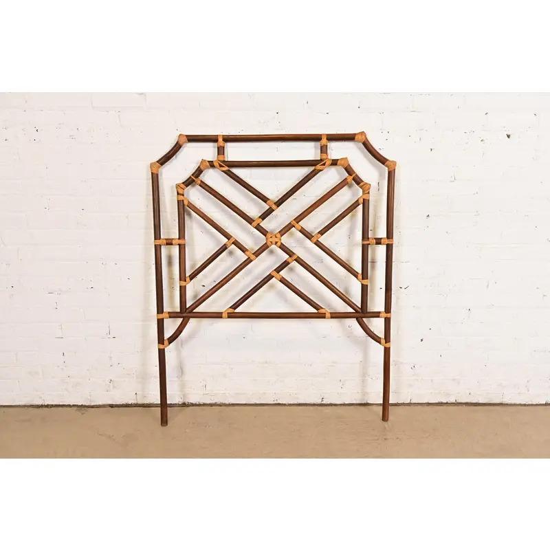 Mid-Century Modern Tête de lit pour deux personnes en bambou et rotin de style McGuire, circa 1970 en vente