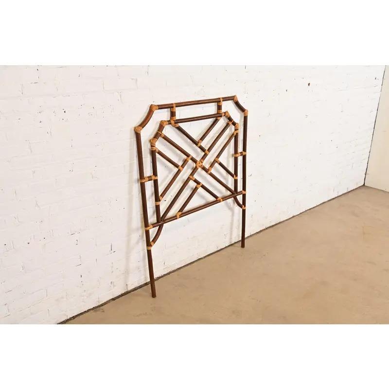 Tête de lit pour deux personnes en bambou et rotin de style McGuire, circa 1970 Bon état - En vente à South Bend, IN