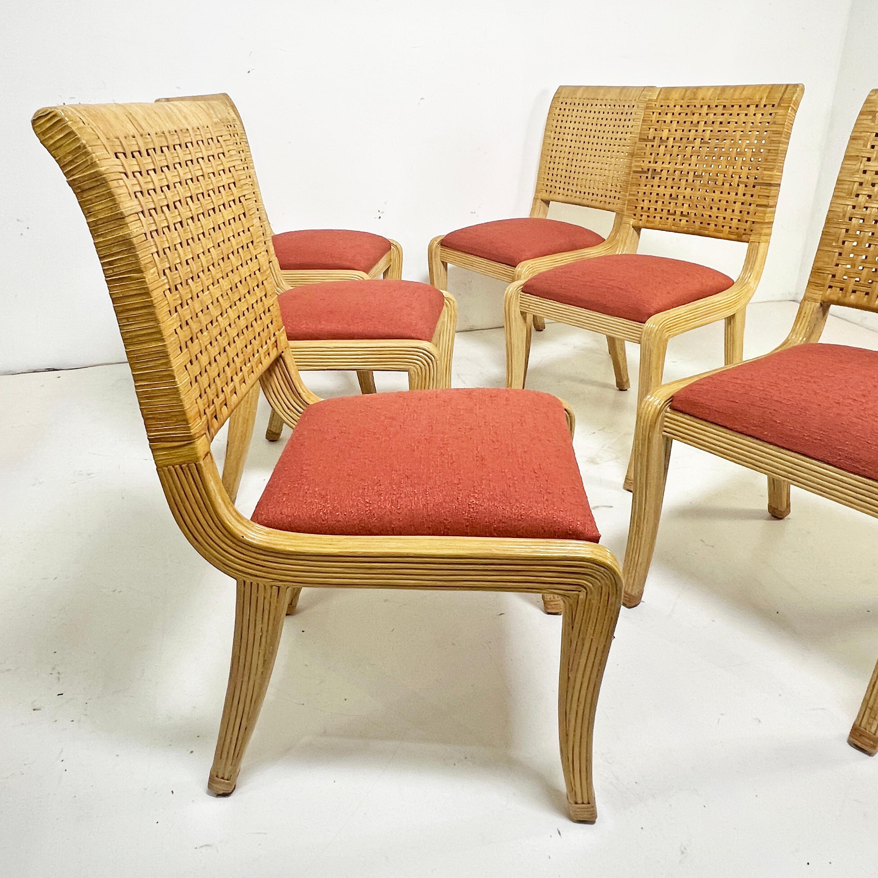Américain Ensemble de six chaises de salle à manger en roseau et canne, style McGuire, circa 1970 en vente
