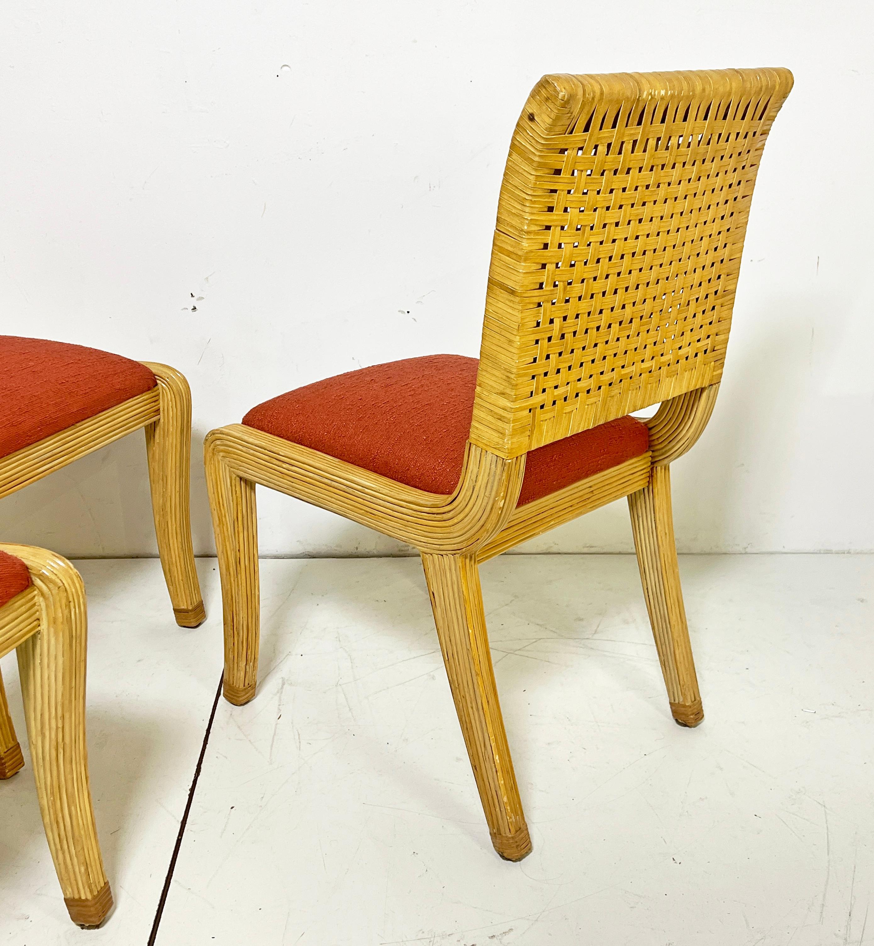 Tissu d'ameublement Ensemble de six chaises de salle à manger en roseau et canne, style McGuire, circa 1970 en vente