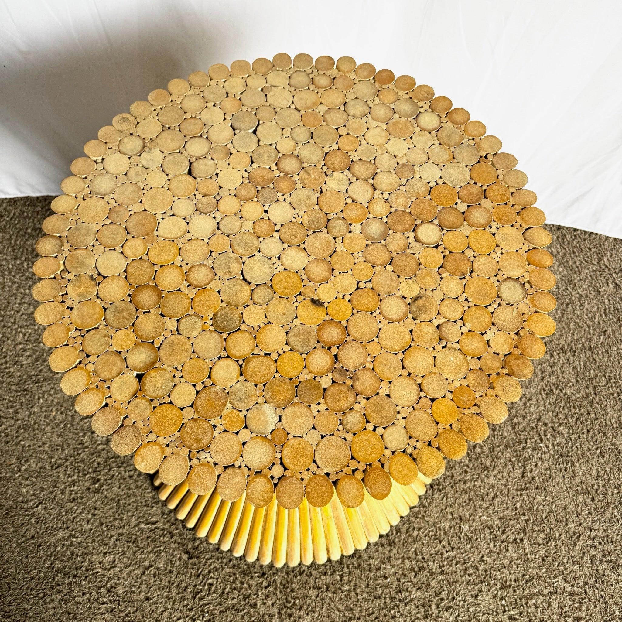 Élevez votre intérieur avec cette base de table McGuire Sheaf Wheat. La fabrication en rotin des années 1970, la forme sculpturale et le plateau en verre sont d'une grande élégance.
 

 Nous vendons les articles tels qu'ils ont été acquis, sans les