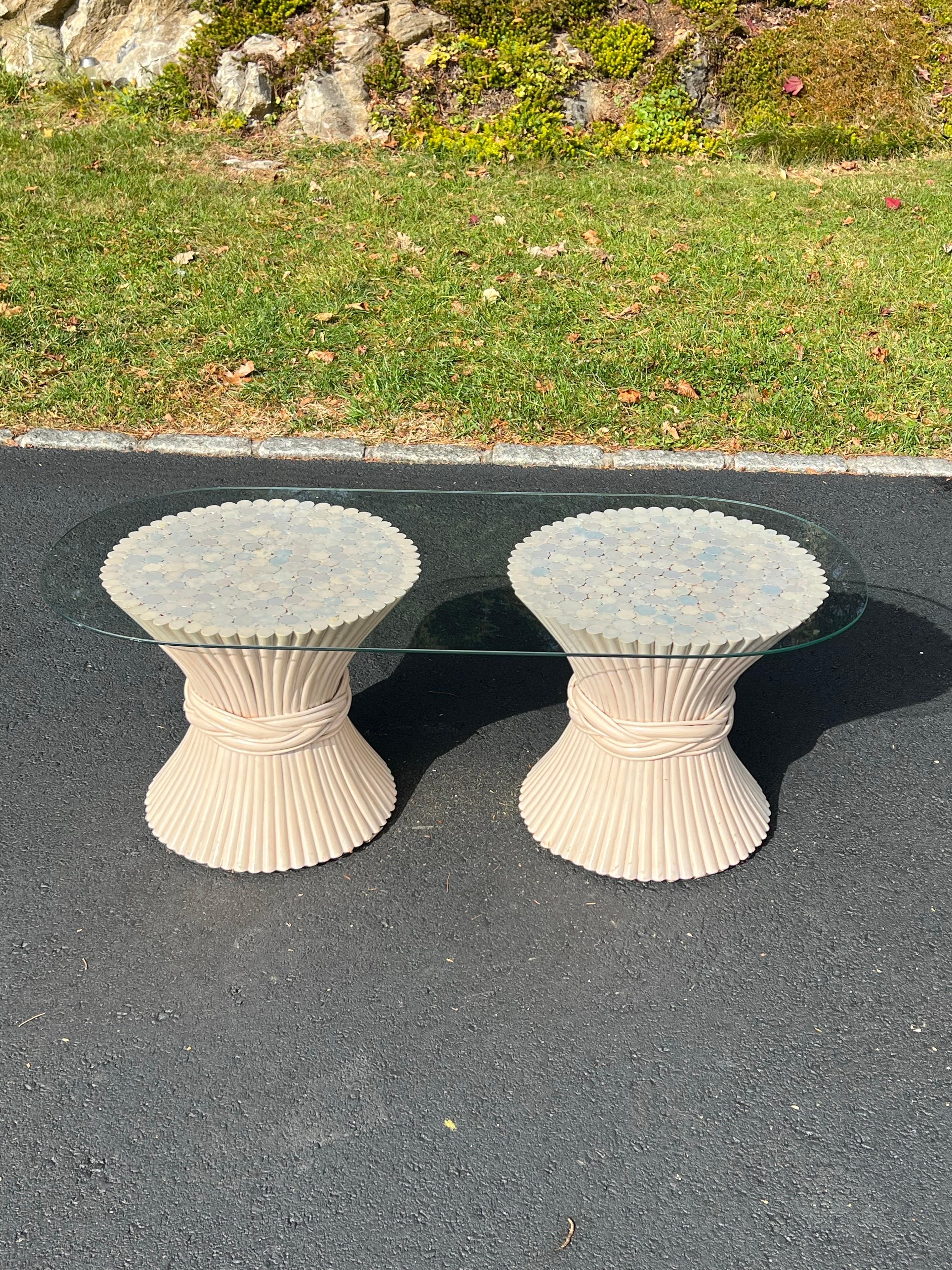 Fin du 20e siècle Table basse en rotin McGuire Wheat Chaff Coastal en vente