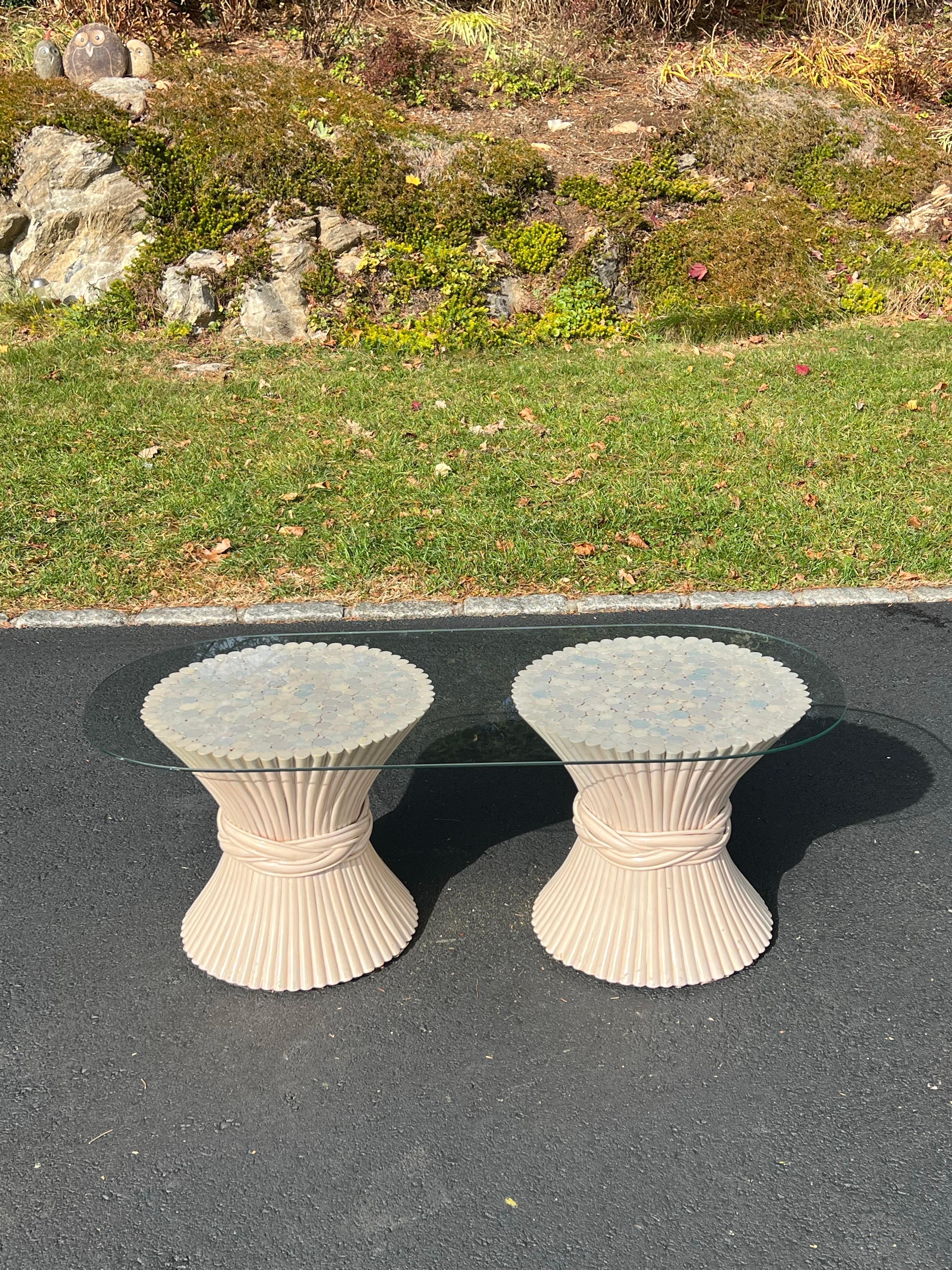 Rotin Table basse en rotin McGuire Wheat Chaff Coastal en vente