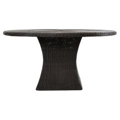 Mesa de comedor de jardín de mimbre y resina tejida McGuire