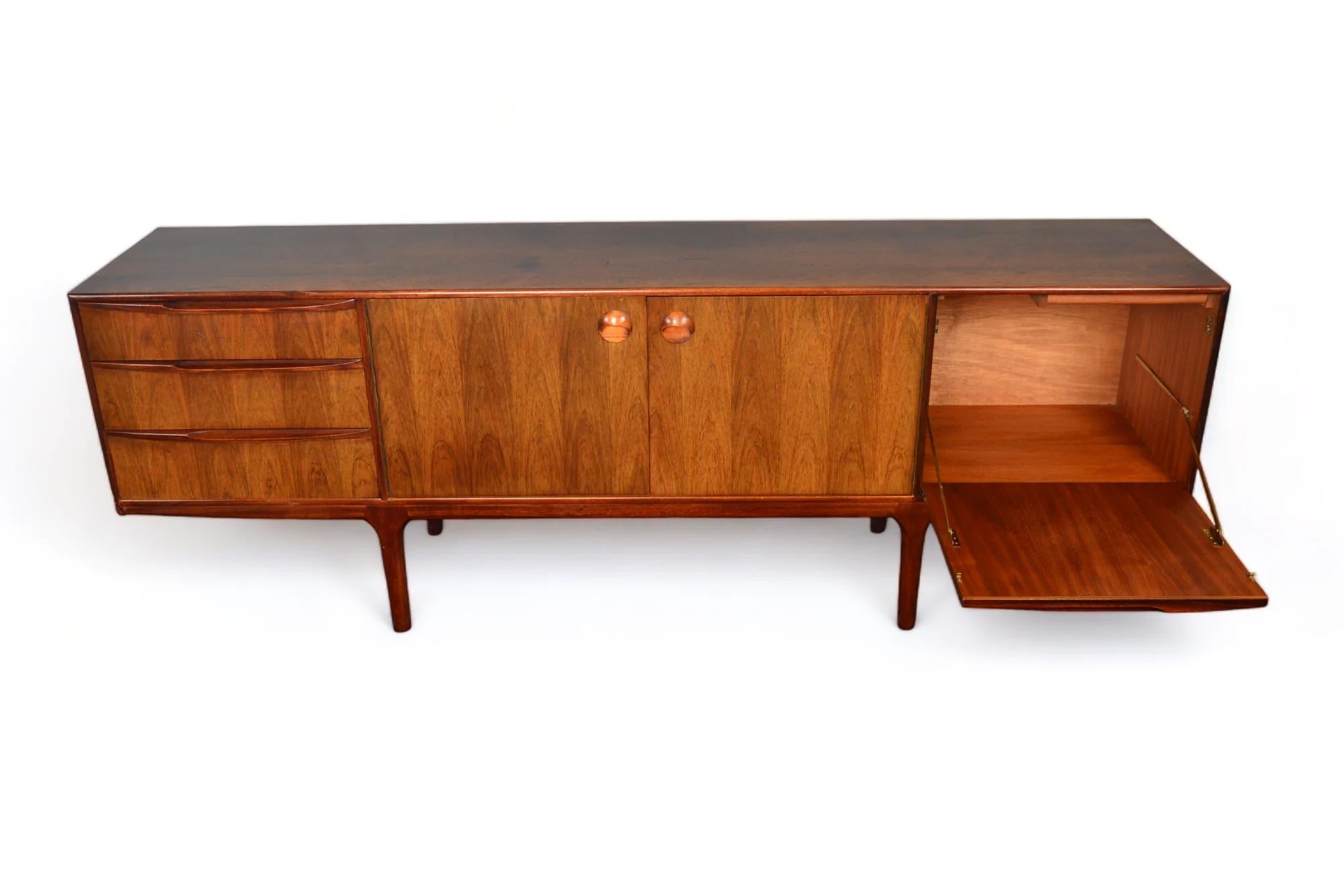 Mcintosh Dunotter Credenza In Rosewood In Good Condition For Sale In Berkeley, CA