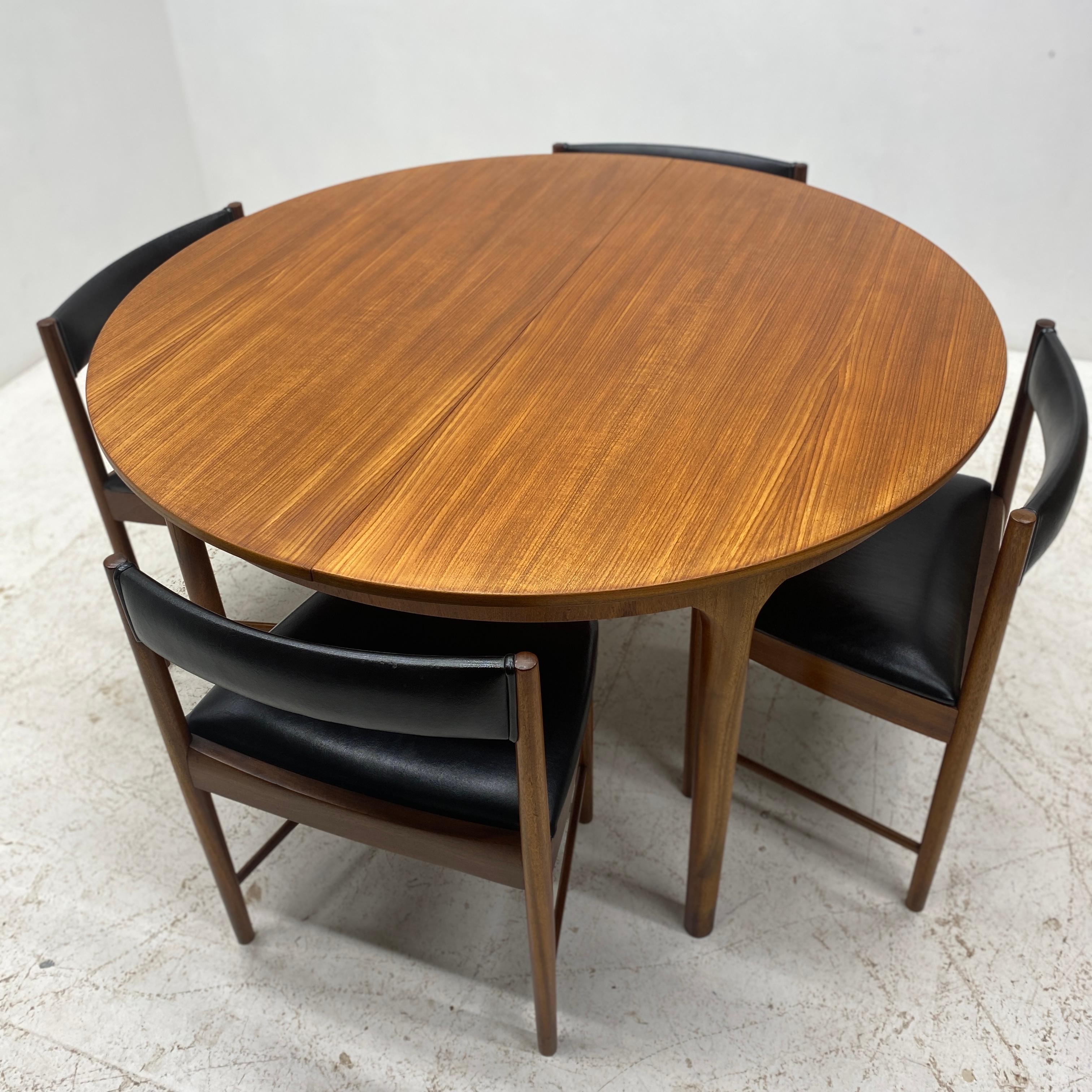 A superb midcentury 1960s McIntosh & Co Ltd, Kirkcaldy Scotland dining table & chairs. The dining table is teak & rosewood & has been fully refurbished. The dining chairs are in rosewood, teak & black vinyl. The dining table is circular but fully