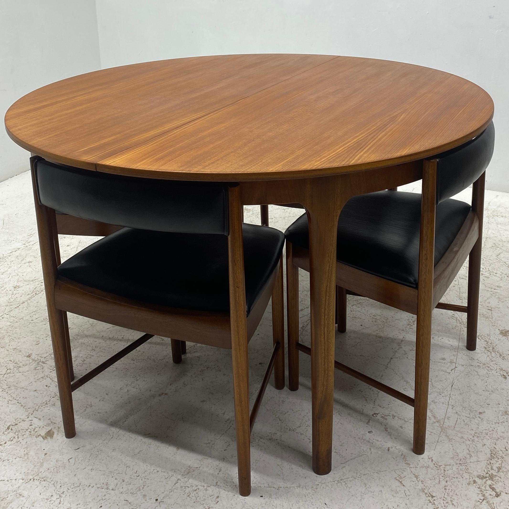 mcintosh round dining table