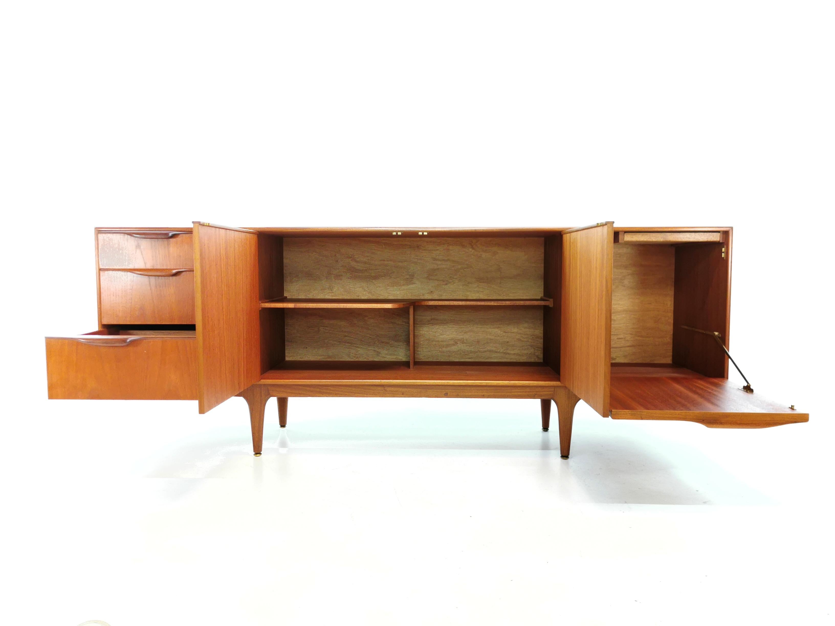 AH McIntosh long teak sideboard with fin handles. Designed by Tom Robertson, UK,
1960s. From the Dunvegan range.
Excellent condition. Refurbished and treaded with Danish oil.