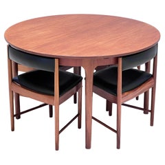 Ensemble McIntosh de tables circulaires et 4 chaises