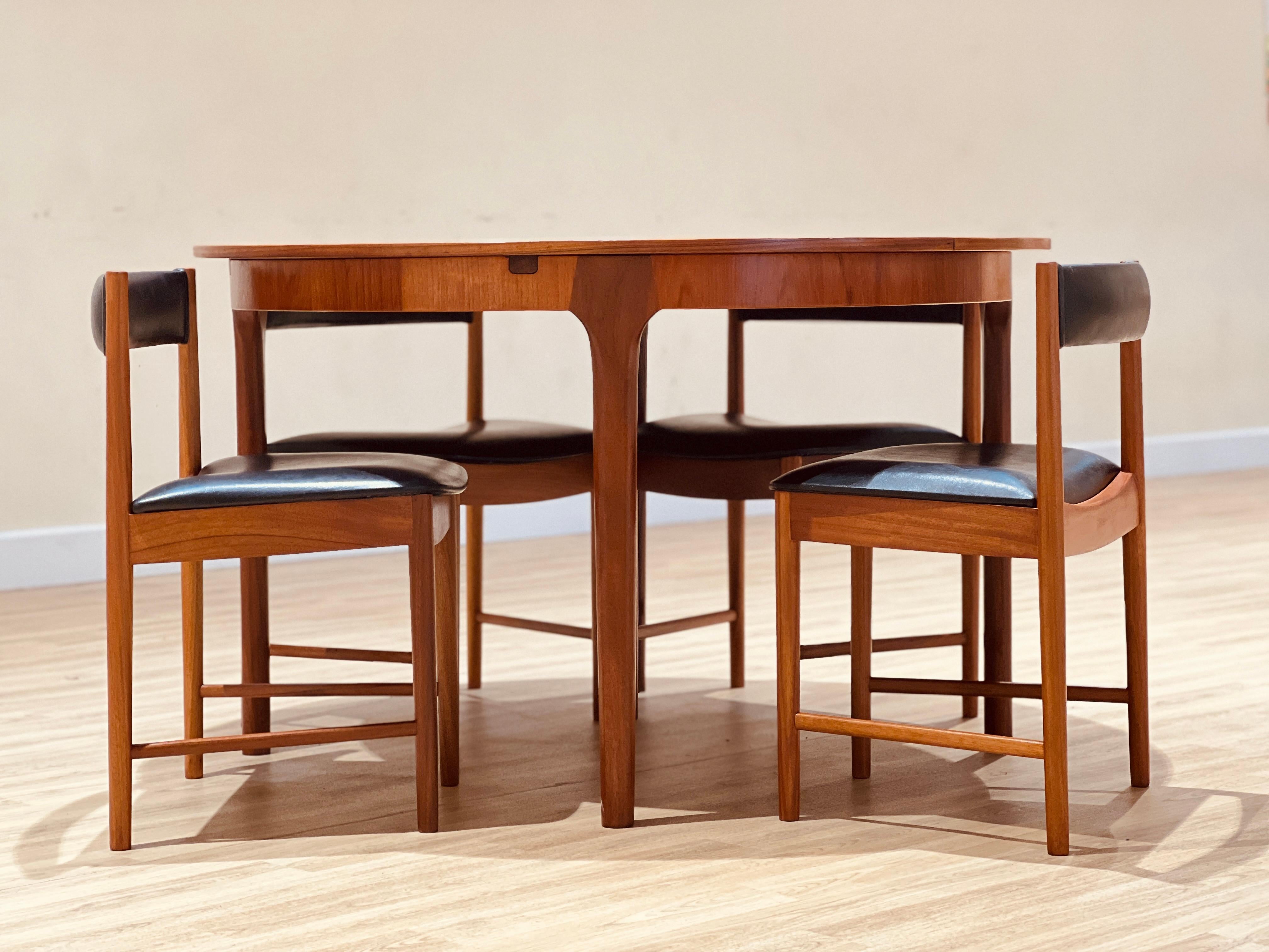 Scottish McIntosh Set of a Circular table and chairs