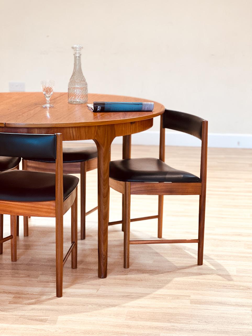 Mid-Century Modern McIntosh Set of a Circular table and chairs For Sale