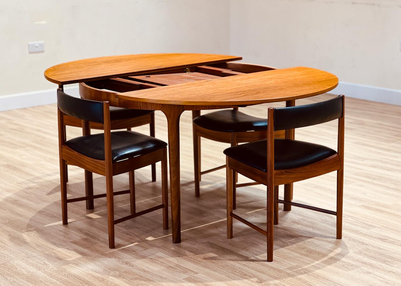 Scottish McIntosh Set of a Circular table and chairs For Sale
