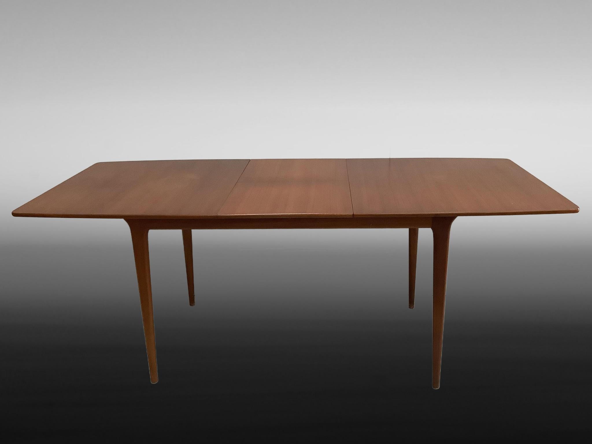 McIntosh T2 Extending Dining Table – A Mid-Century Modern Icon

This mid-century vintage McIntosh dining table, designed by Tom Robertson for McIntosh’s iconic Dunvegan collection of the 1970s, is a masterpiece of classic design and expert