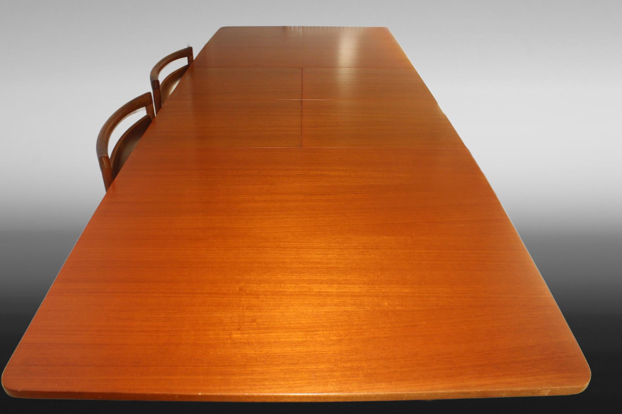 Mid-Century Modern McIntosh T3 Table à manger extensible en teck en vente