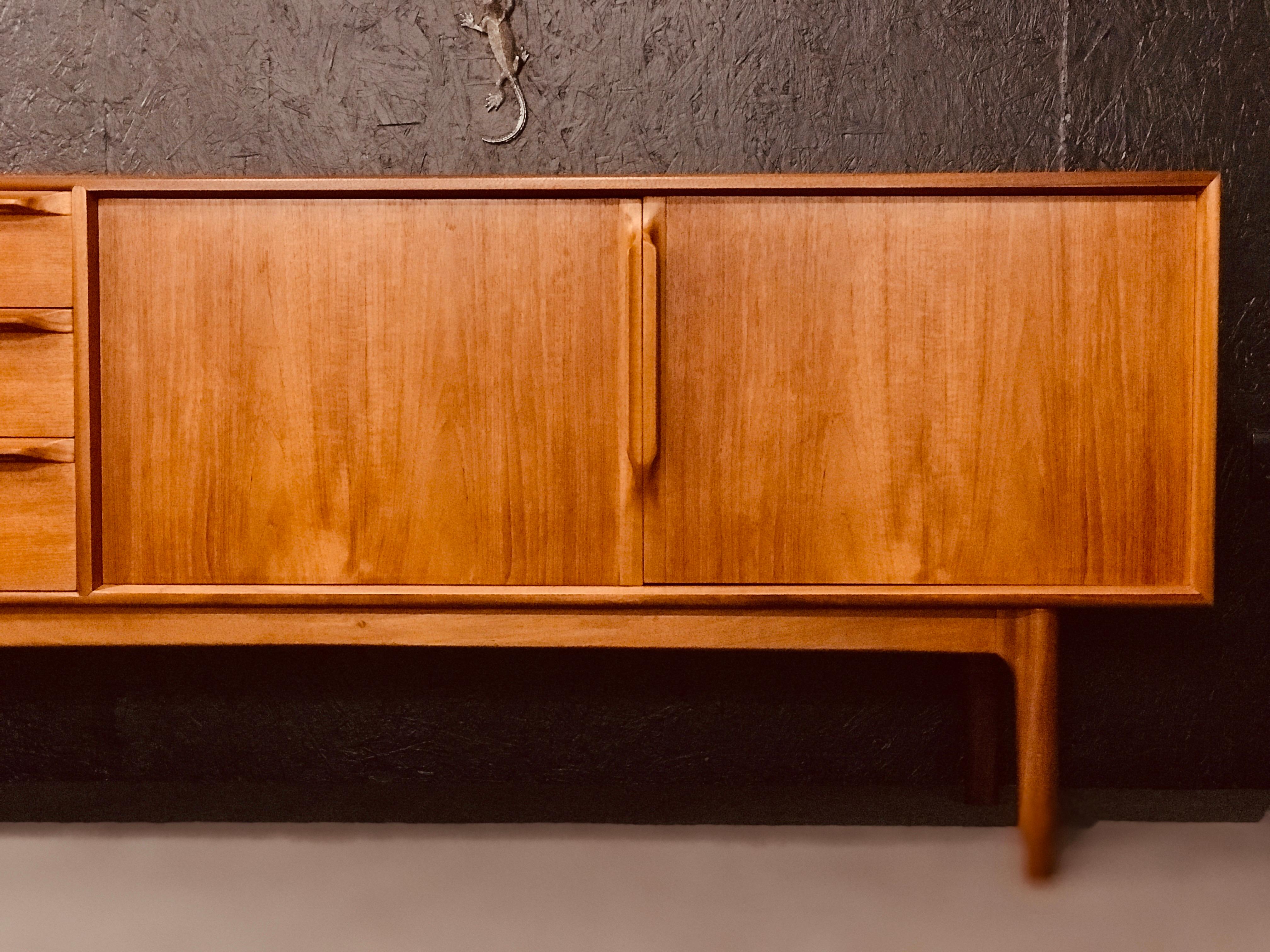 McIntosh teak sideboard, Made in Scotland in the ’70s In Excellent Condition In Buxton, GB