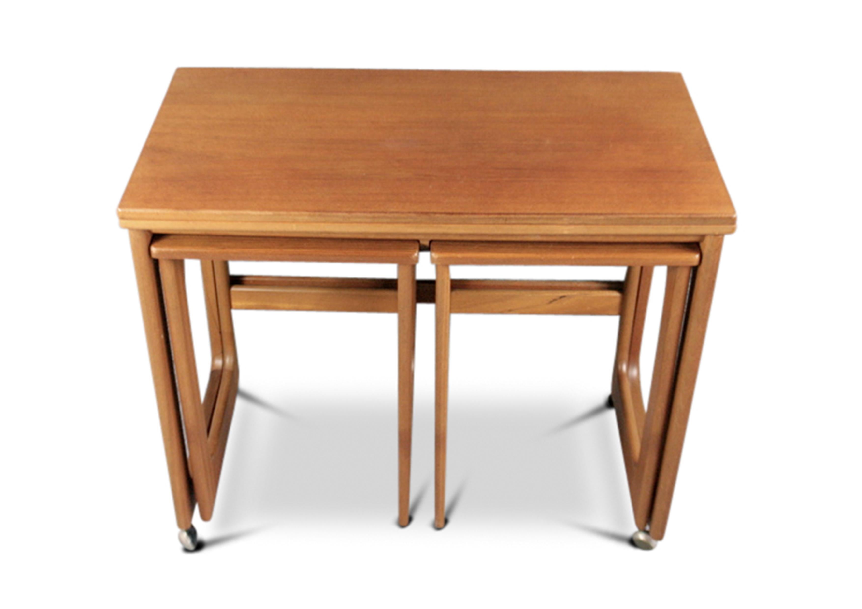Mid-Century Modern Tables gigognes Mcintosh triformes métamorphiques Twist & Turn Langthorne d'Écosse  en vente