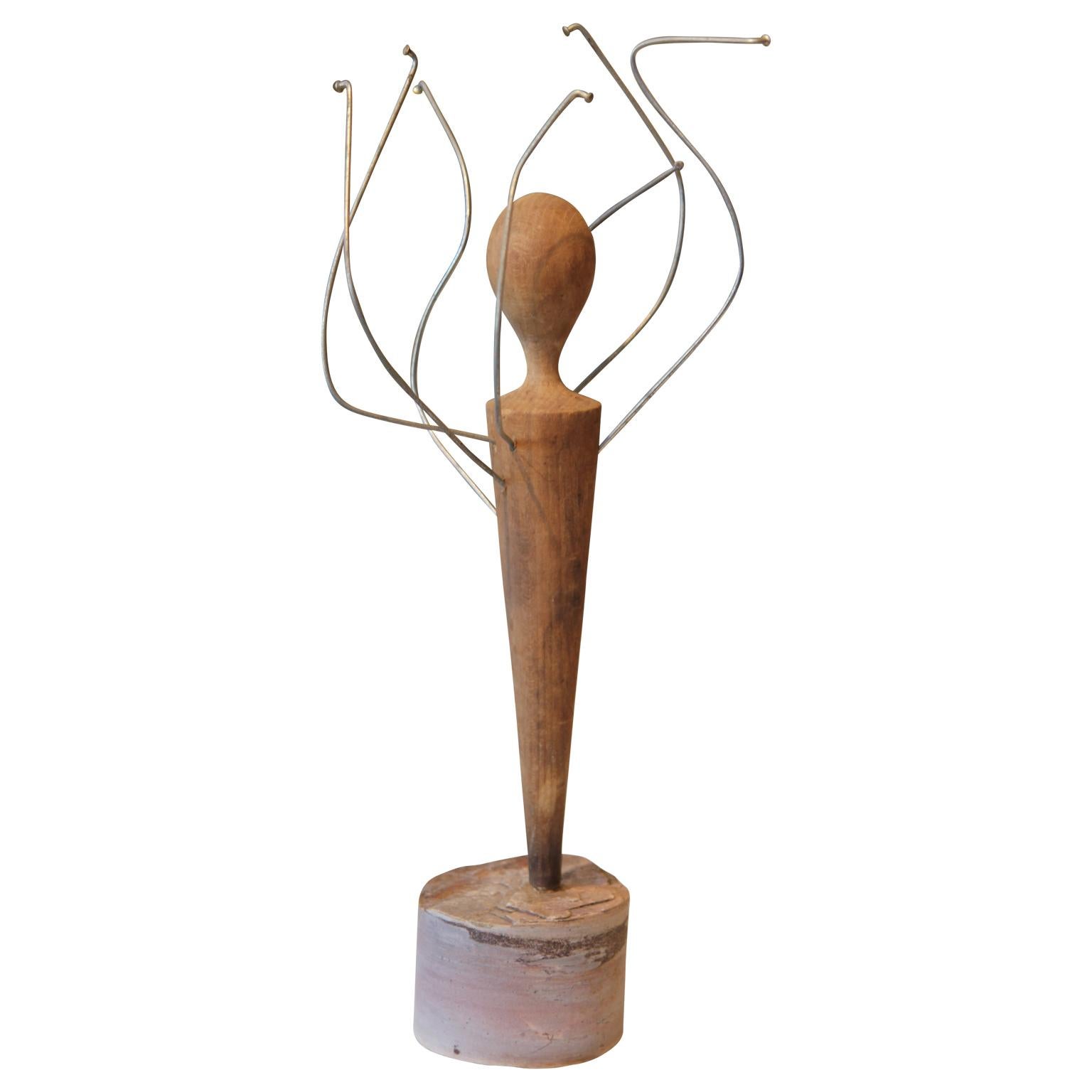 Moderne abstrakte organische Skulptur aus Stahl und Holz in Mischtechnik